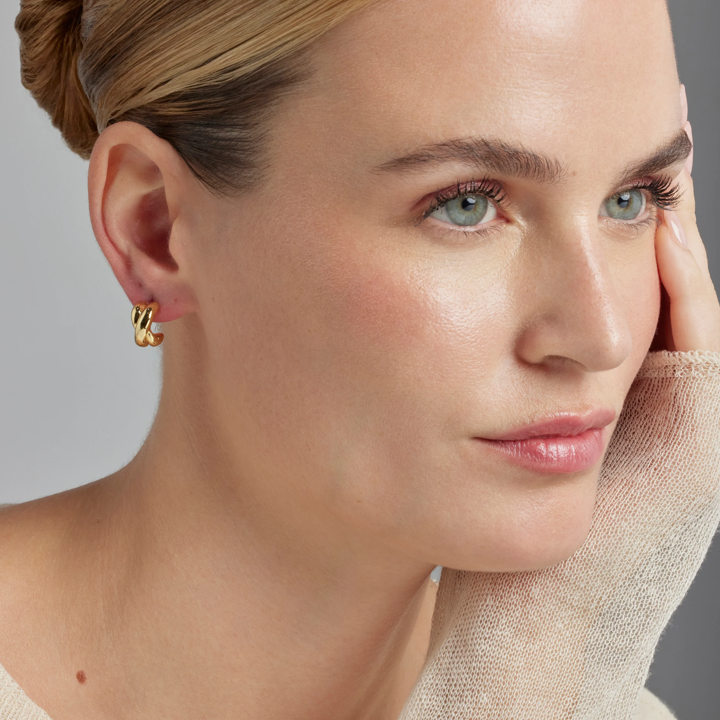 Pendientes acabados en oro amarillo 18K - Kuvuca - Image 2