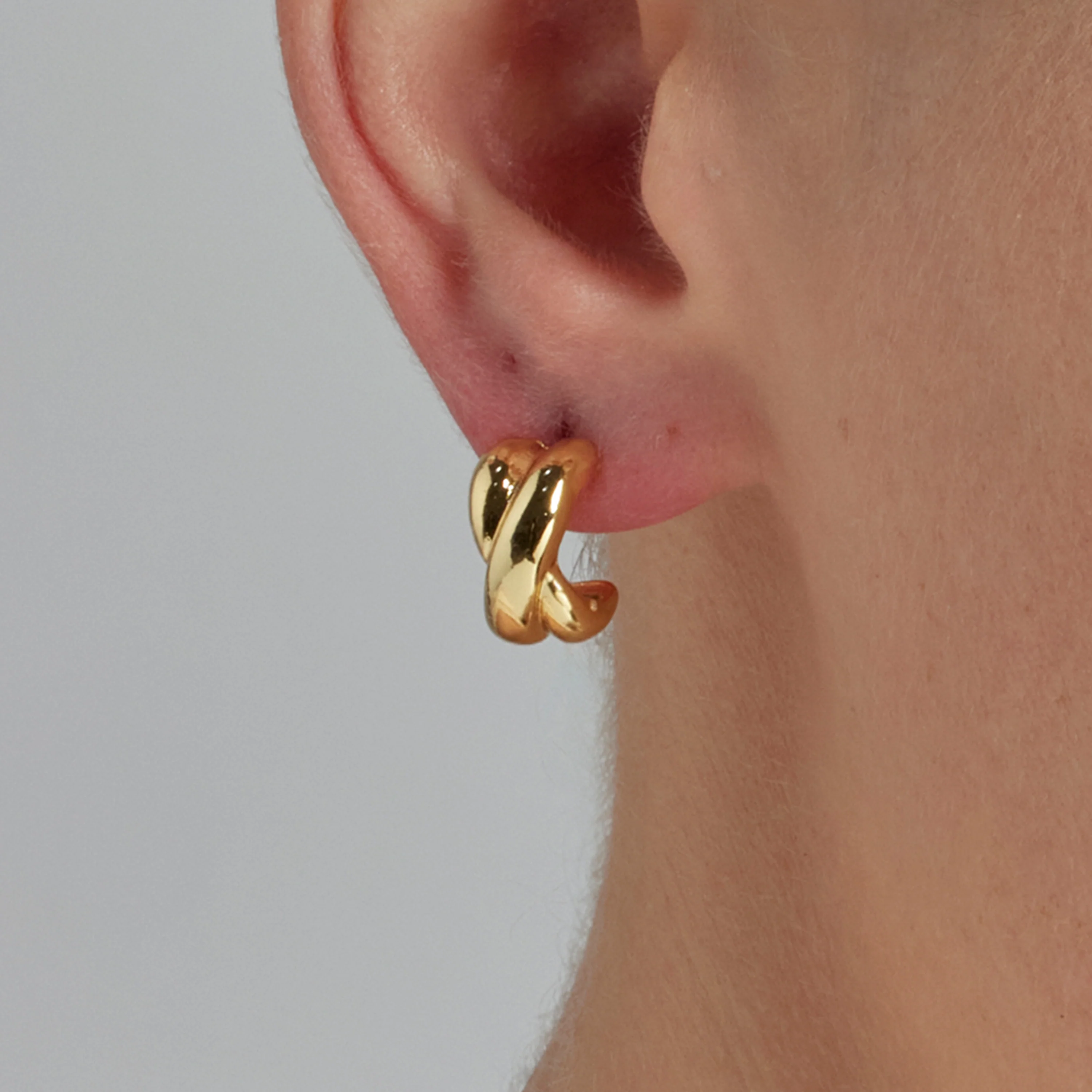Pendientes acabados en oro amarillo 18K - Kuvuca - Image 4