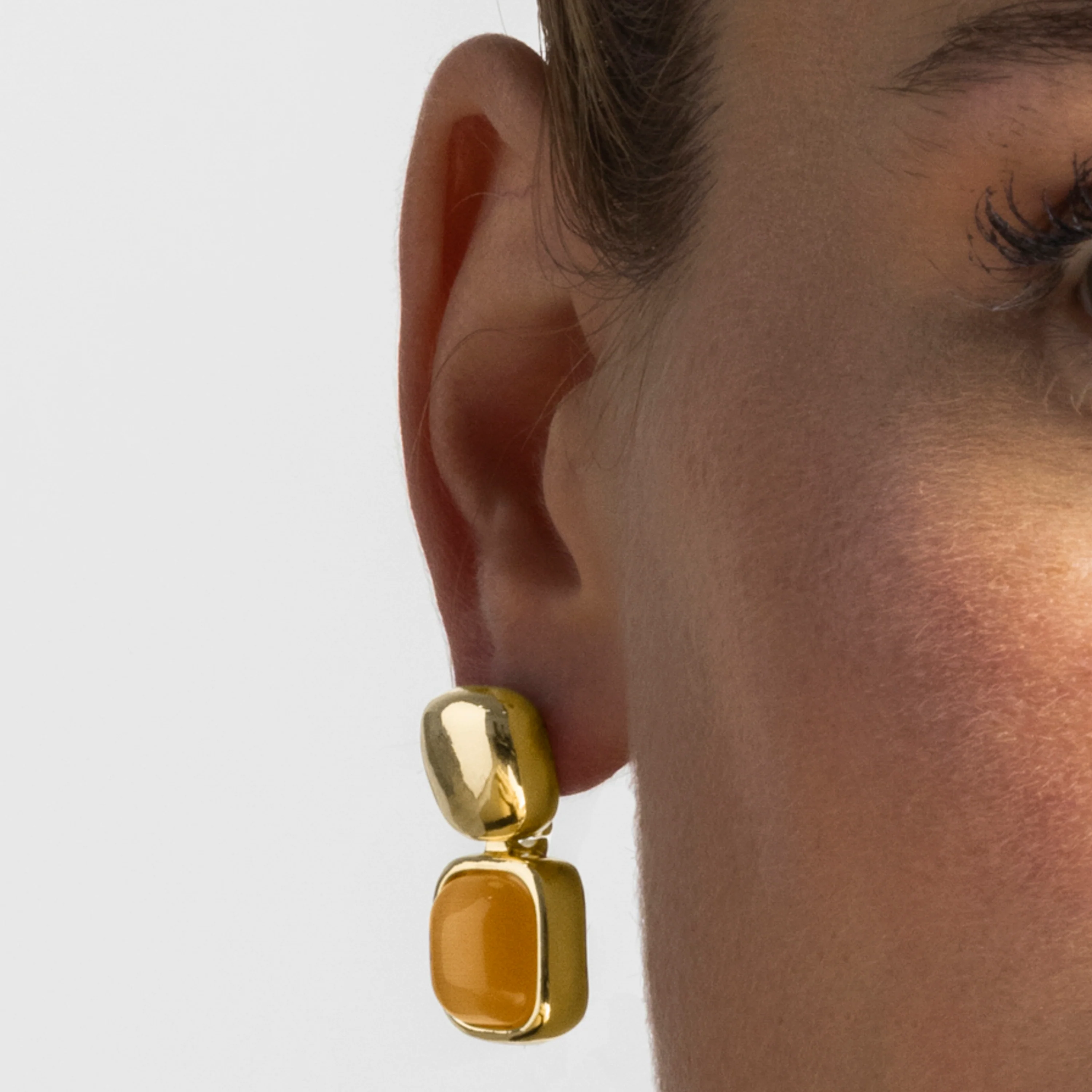 Pendientes con Ojo de Gato Naranja acabado oro 18k - Laroi - Image 4