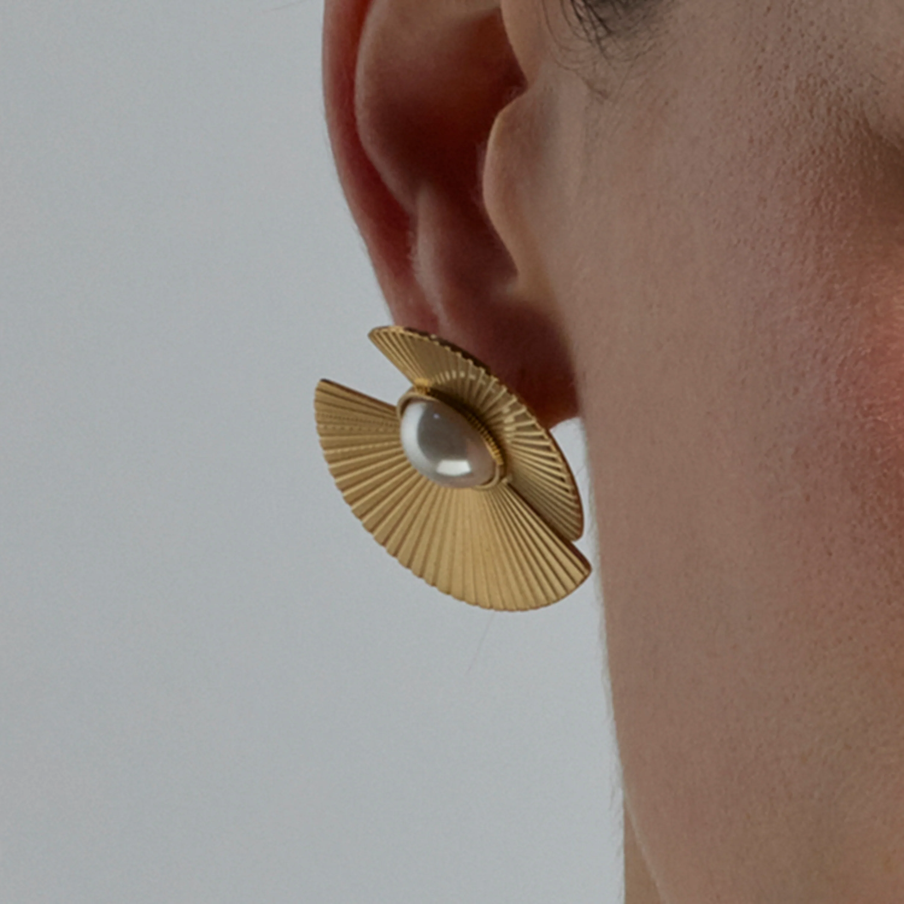Pendientes de Perla Blanca acabados en oro amarillo 18K- Lessa - Image 3