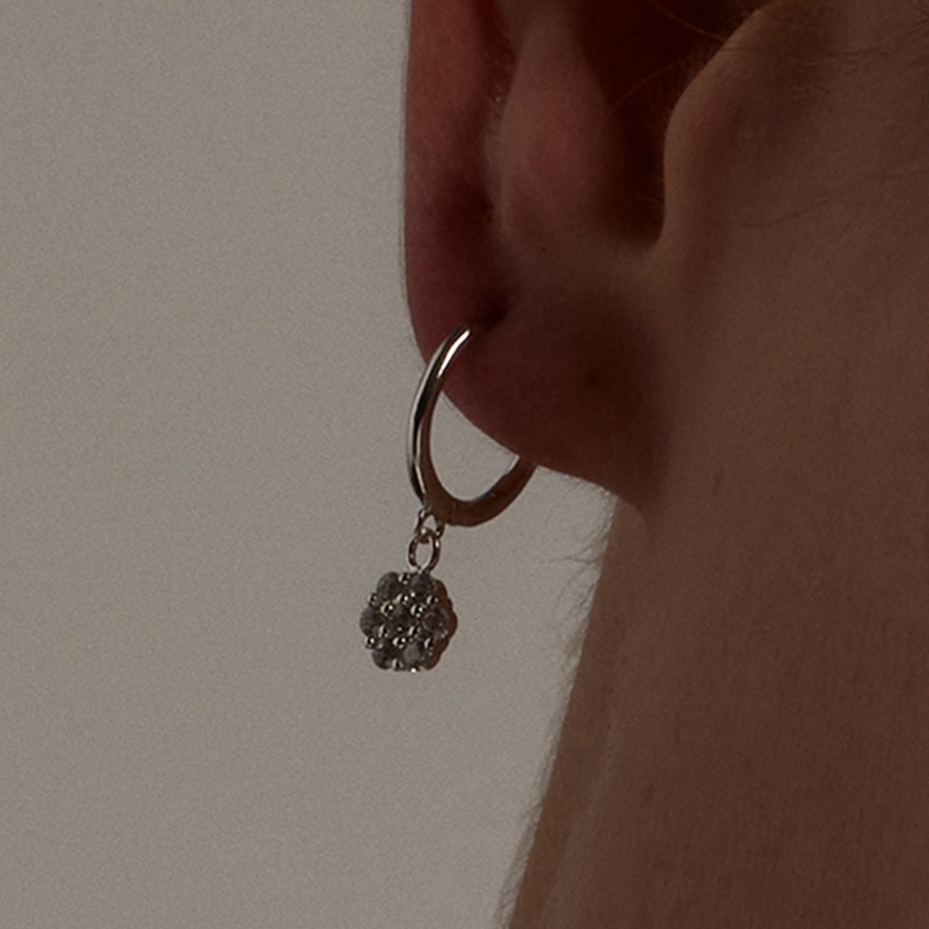Pendientes de Plata de Ley 925 y Circonita Brillante acabados en rodio - Lipyo - Image 4