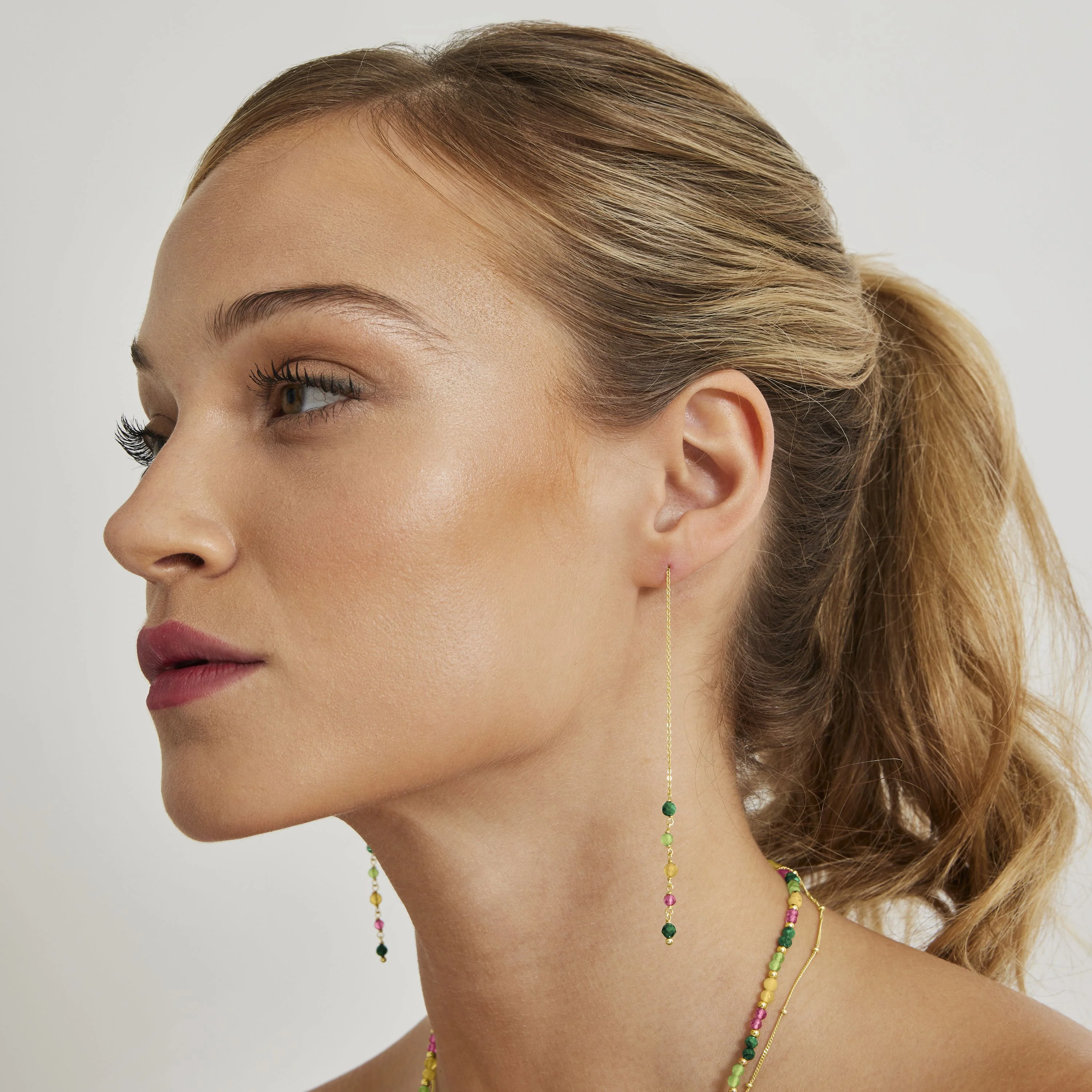 Pendientes de Plata de Ley 925 con Cristal Multicolor acabados en oro amarillo 18K - Mariposa - Image 4