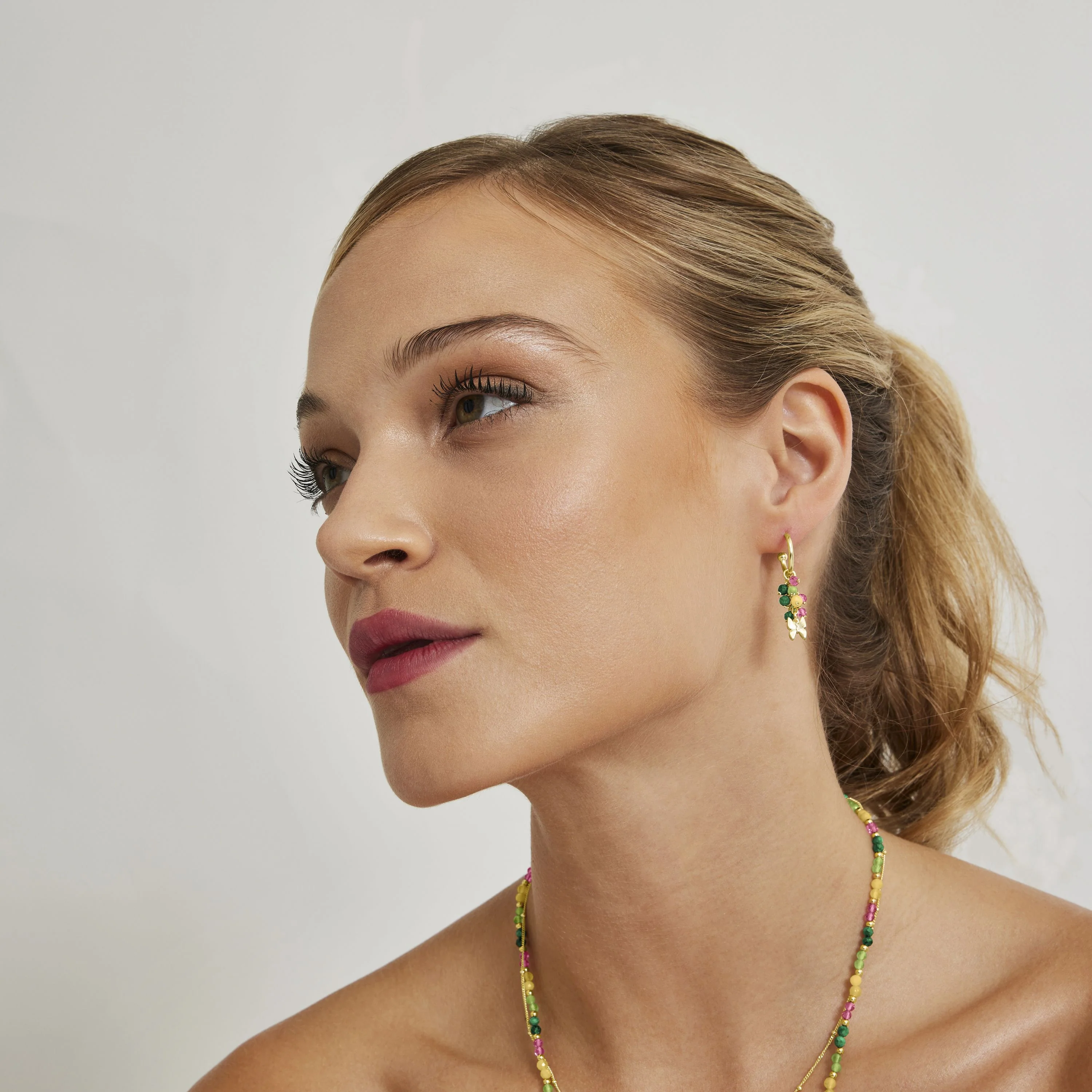 Pendientes de Plata de Ley 925 con Cristal Multicolor acabados en oro amarillo 18K - Mariposa - Image 2