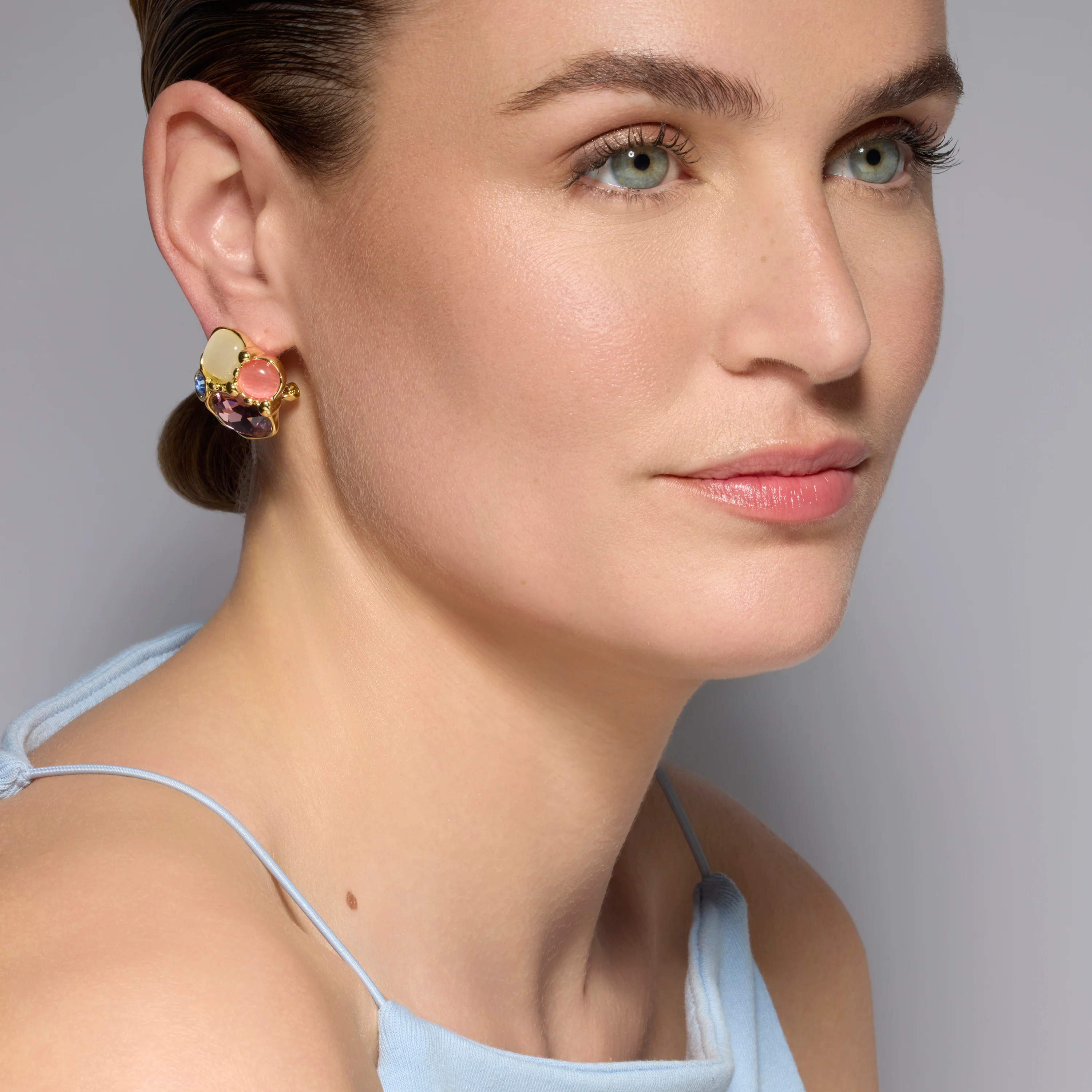 Pendientes acabado oro amarillo de 18k y Cristal Morado - Nedla - Image 2