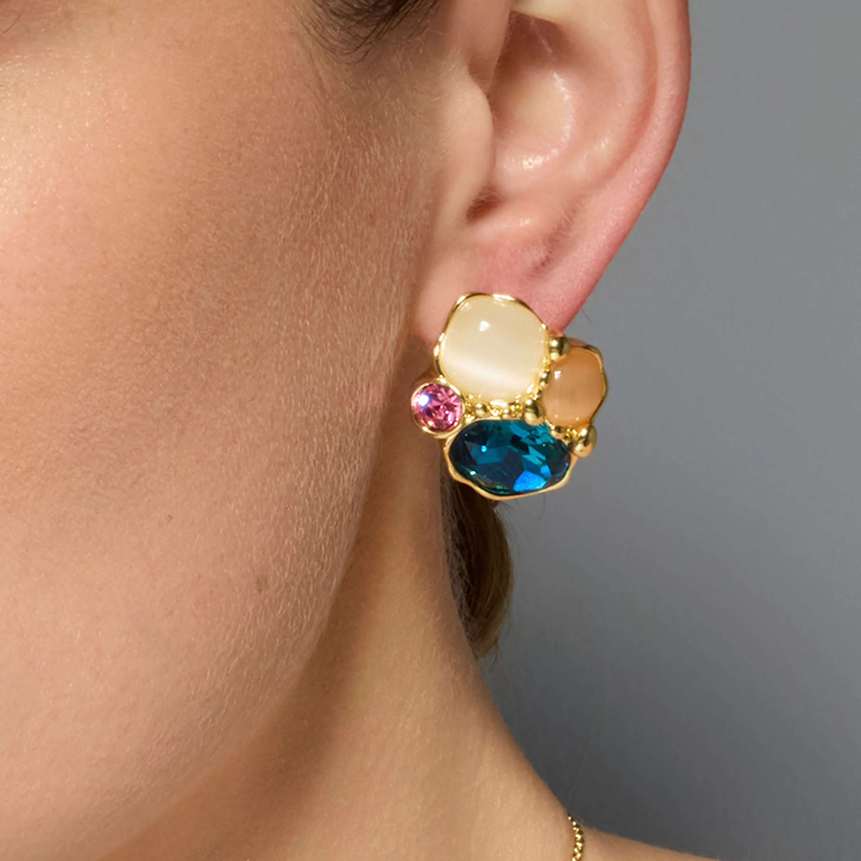 Pendientes Nedla de Cristal Verde acabado oro amarillo de 18k - Image 4