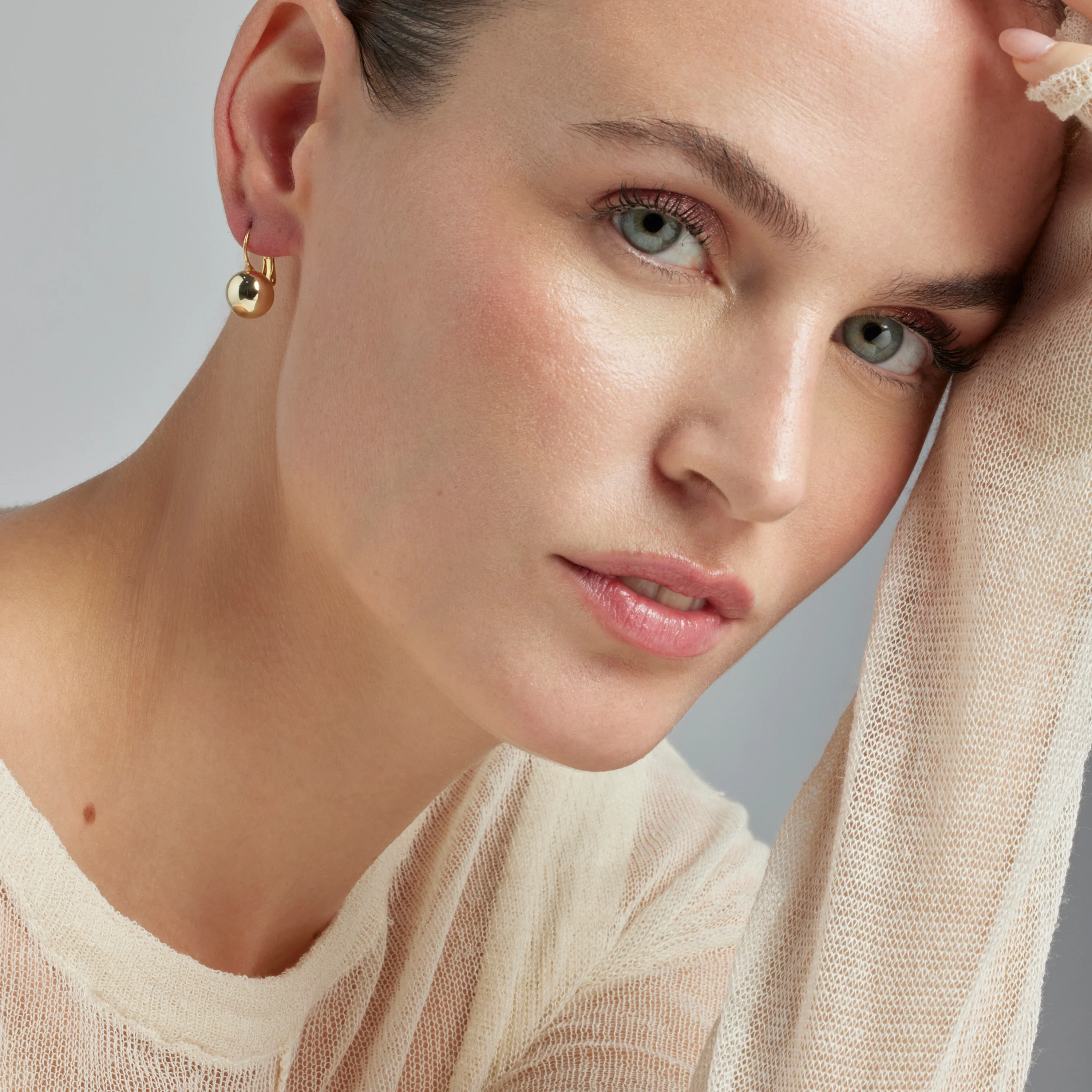 Pendientes acabados en oro amarillo 18K - Nenje - Image 2