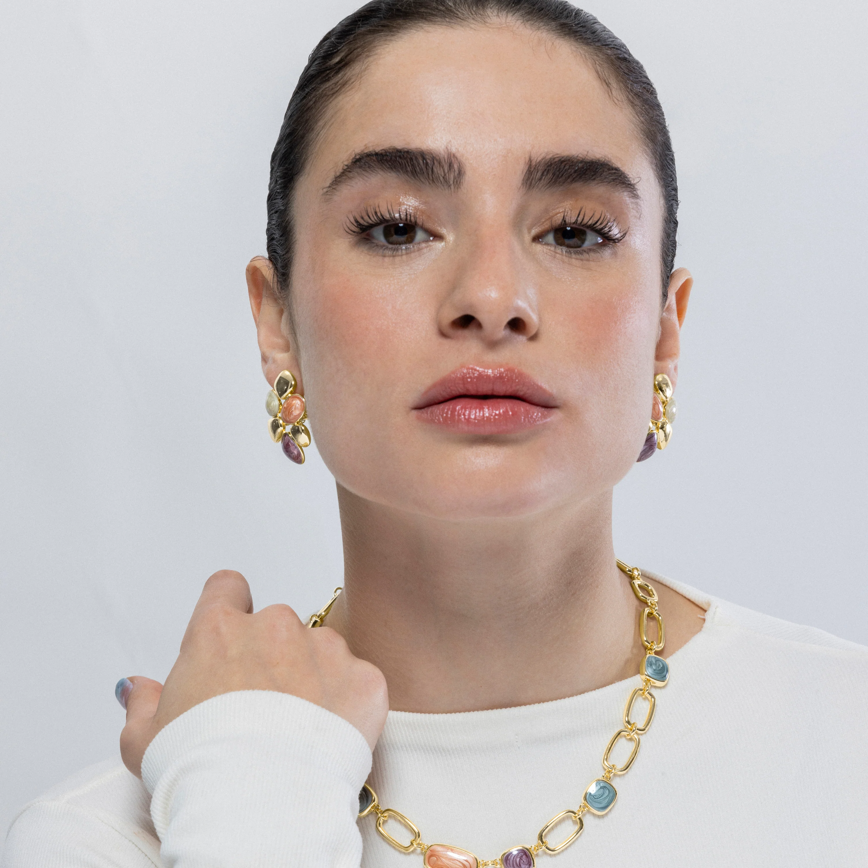 Pendientes de Resina Naranja acabados en oro amarillo 18K - Niro - Image 6