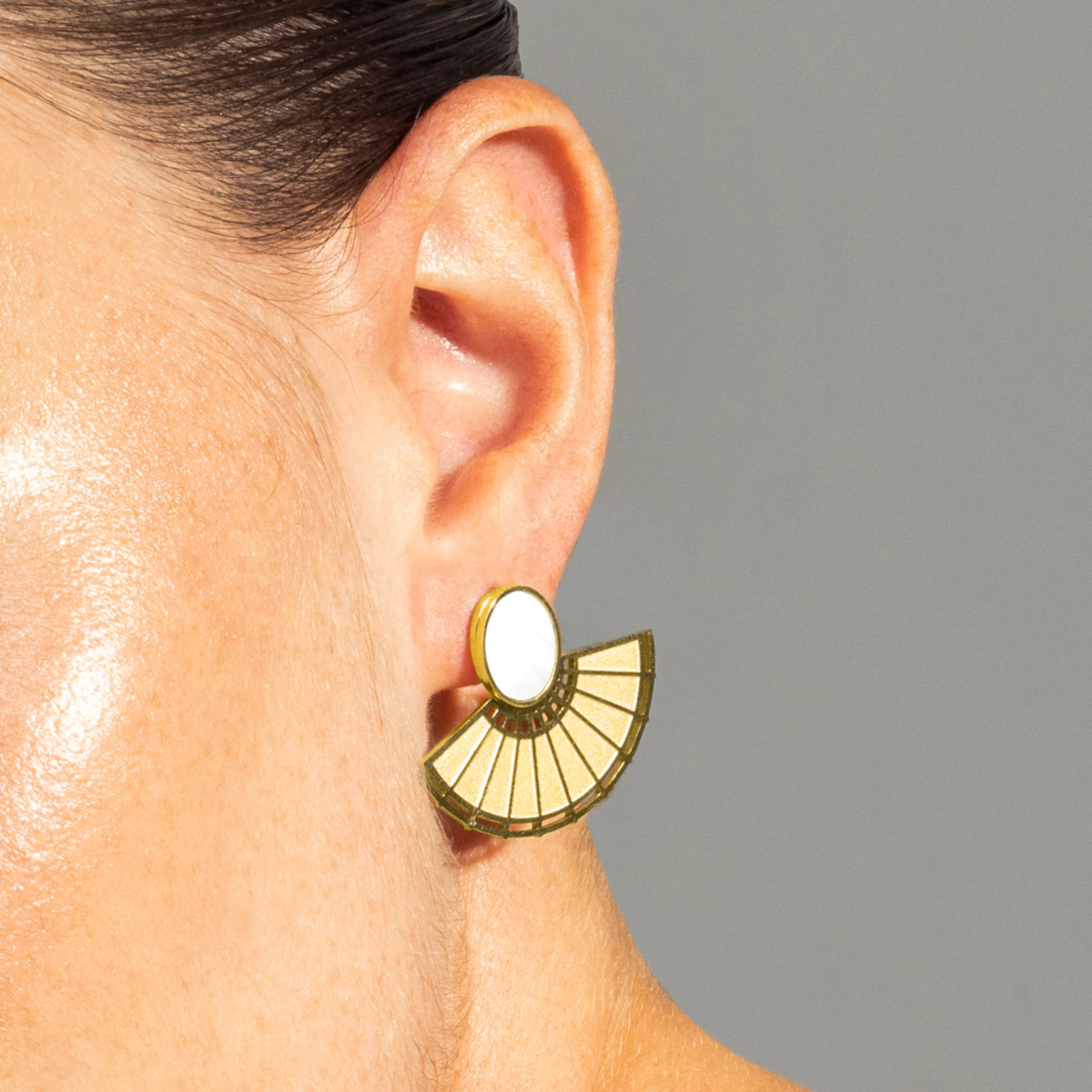 Pendientes de Madreperla Blanca acabados en oro amarillo 18K- Phieo - Image 3