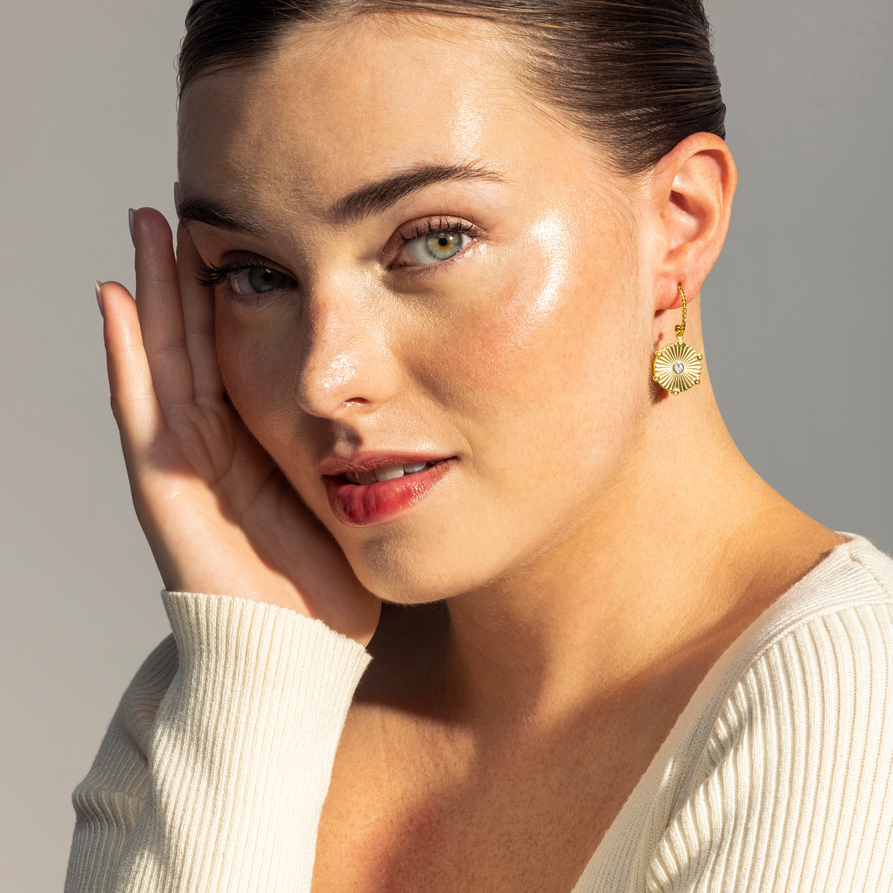 Pendientes de Circonita Brillante acabados en oro amarillo 18K- Rira - Image 2