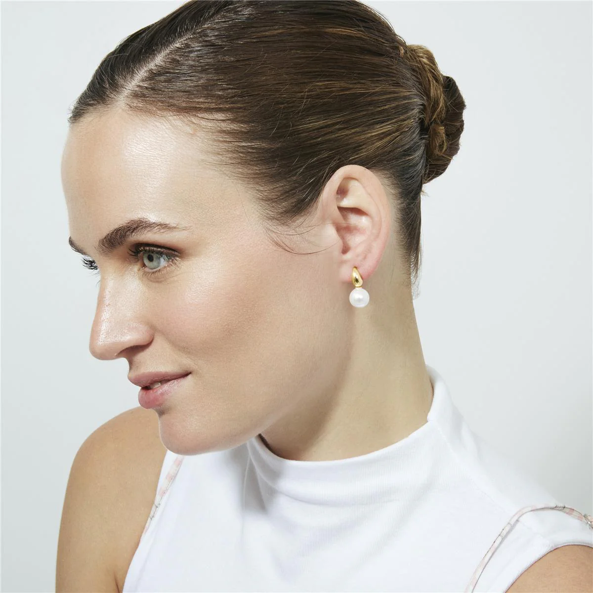 Pendientes de Perla Blanca acabado en oro amarillo de 18k - Rosmi - Image 4