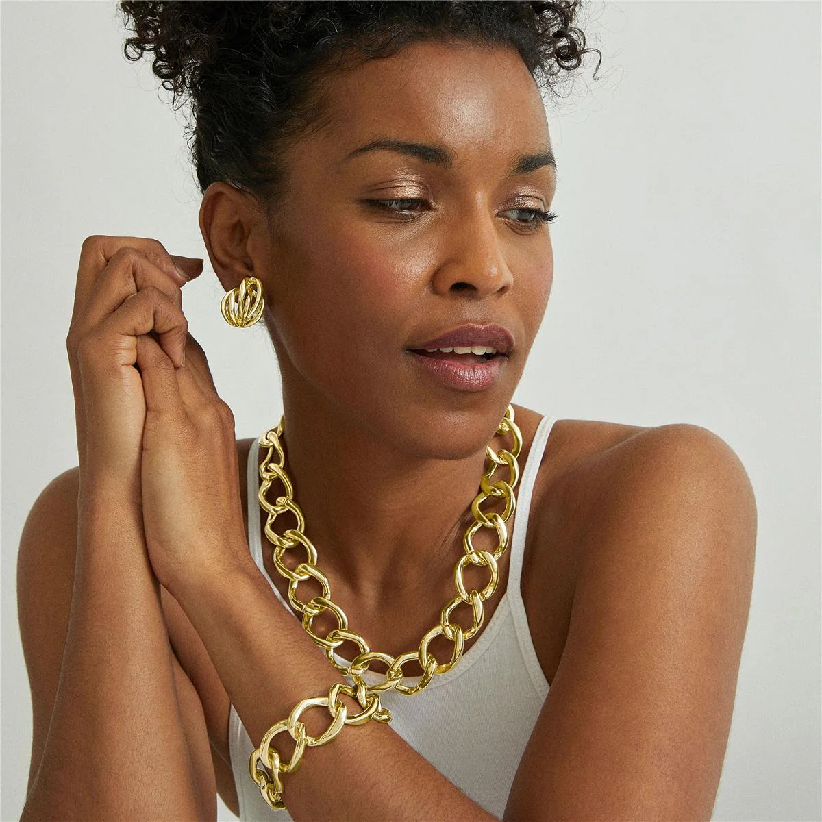 Pendientes Sanaj acabado en oro amarillo de 18 kts - Sanaj AMARILLO - Image 2