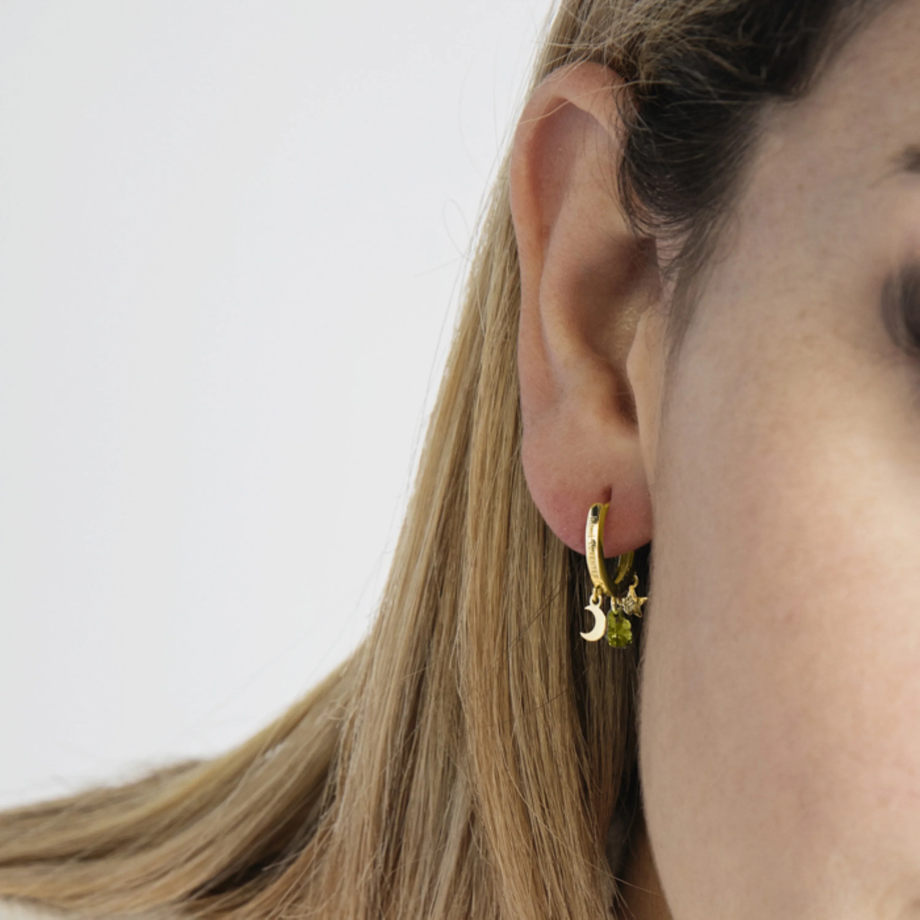 Pendientes de Plata de Ley 925 con Circonita Multicolor acabados en oro amarillo 18K - Saon - Image 4
