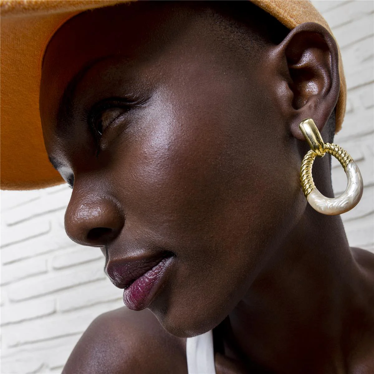 Pendientes Shango acabados en oro amarillo 18K - Shango GRIS - Image 3