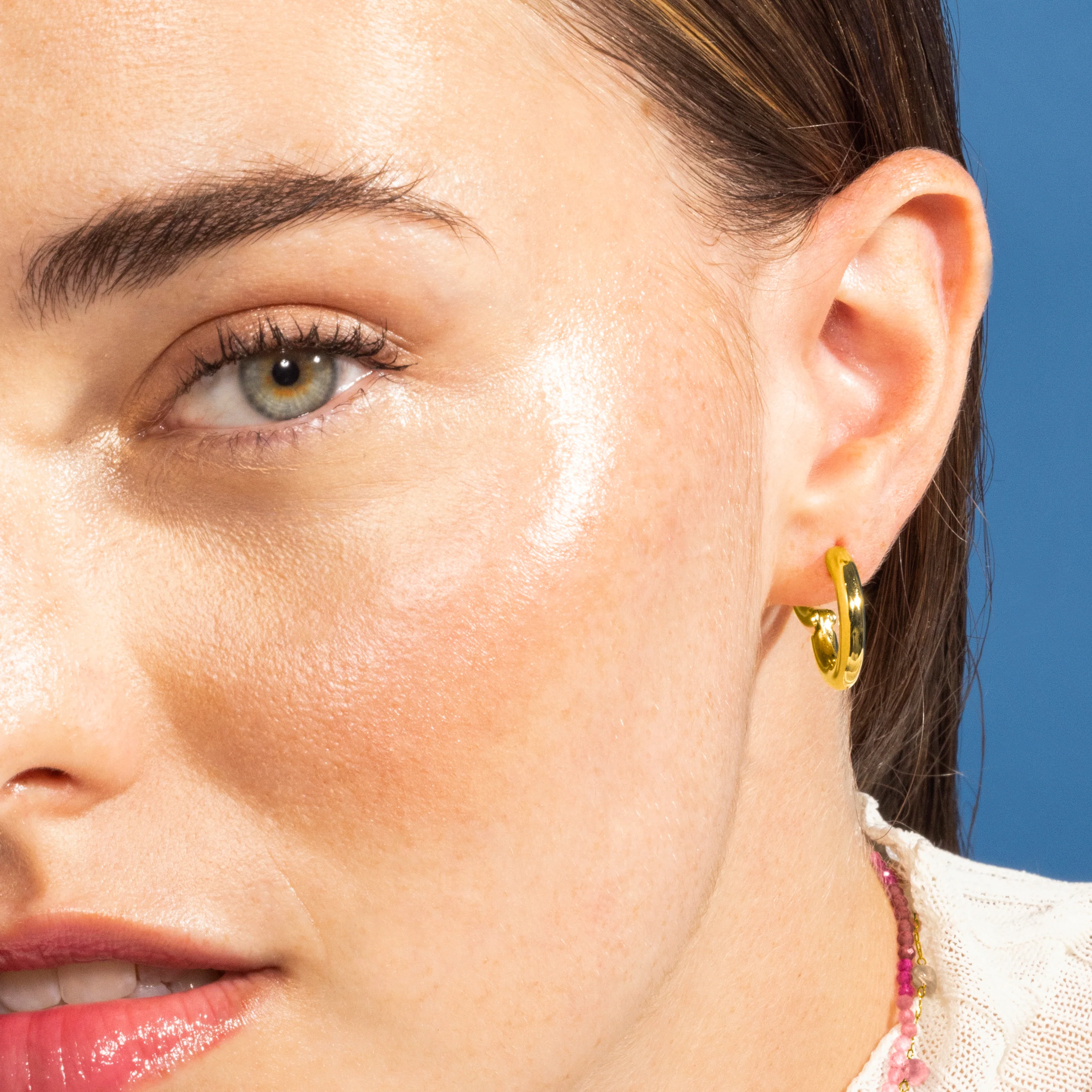 Pendientes de 12mm de diámetro acabado Oro Amarillo de 18K - Sinem - Image 3