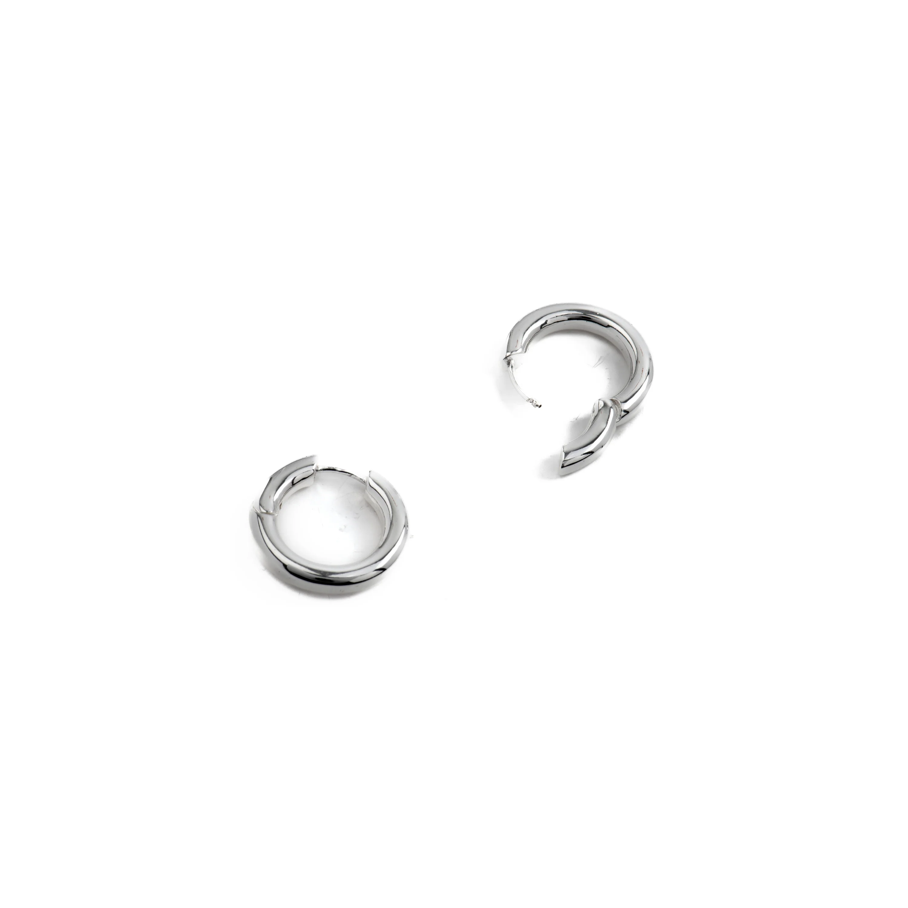 Pendientes de 18mm de diámetro acabados en rodio - Sinem - Image 4