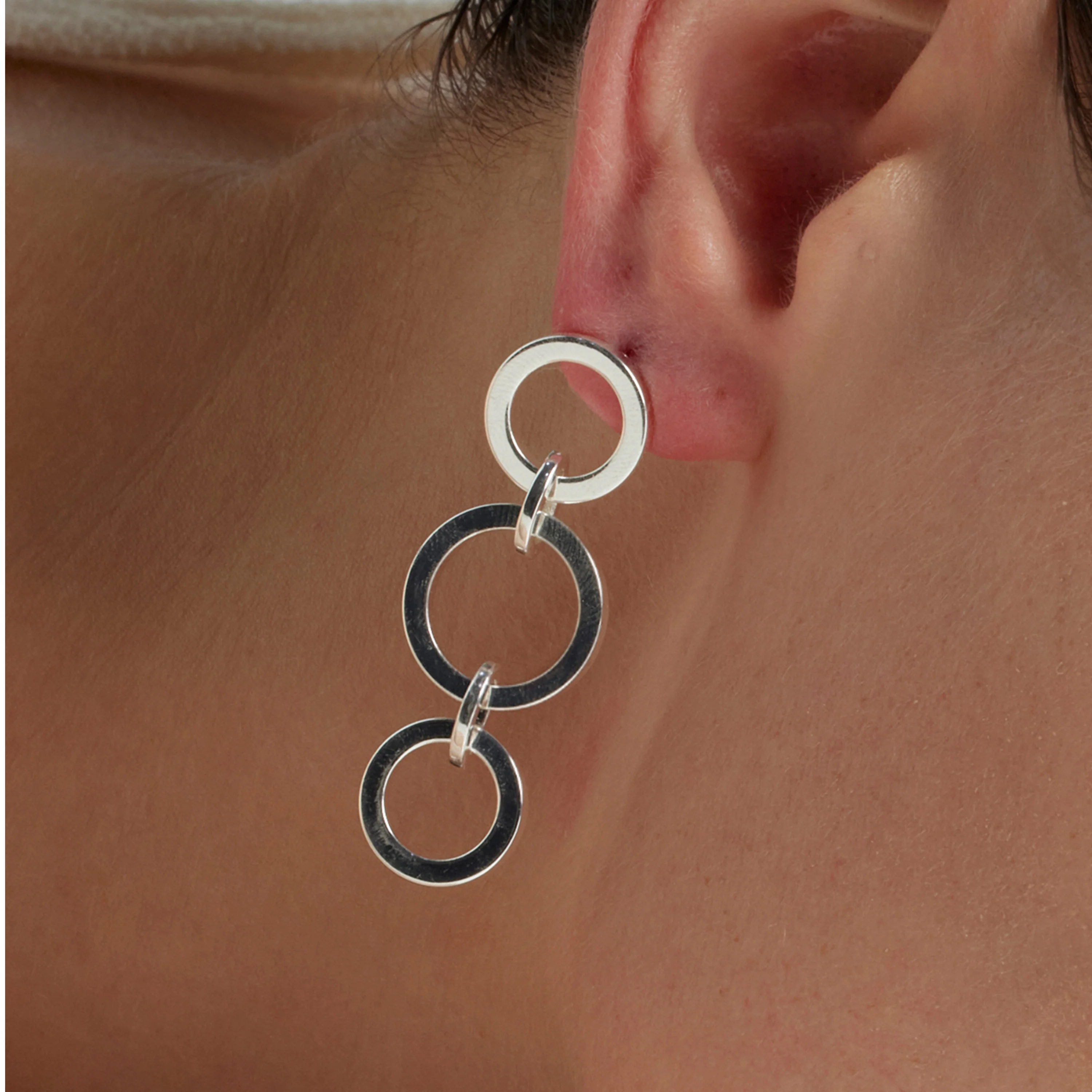 Pendientes acabados en rodio - Sira - Image 4