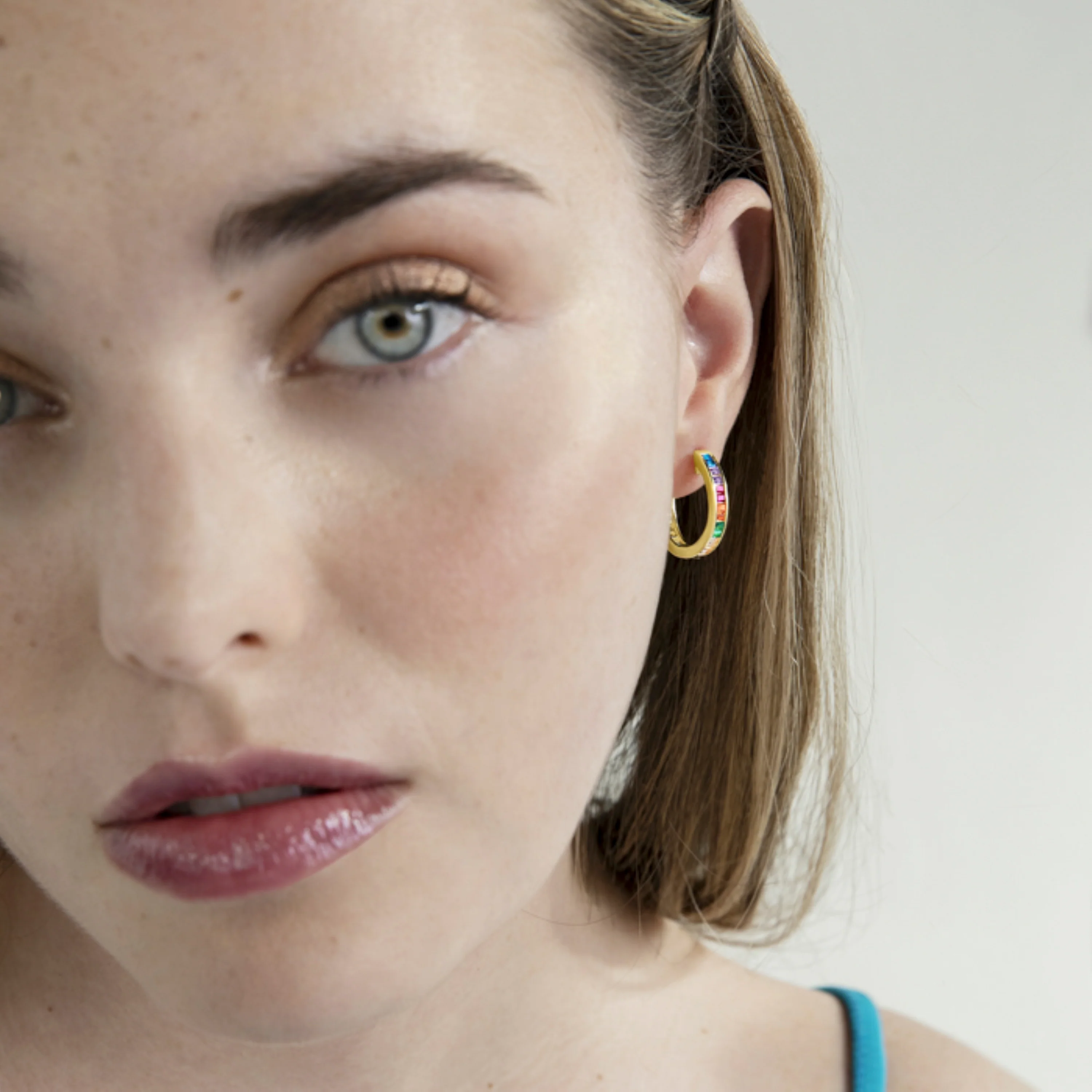 Pendientes de Plata de Ley 925 con Circonita Multicolor acabados en oro amarillo 18K - Tuhato - Image 2