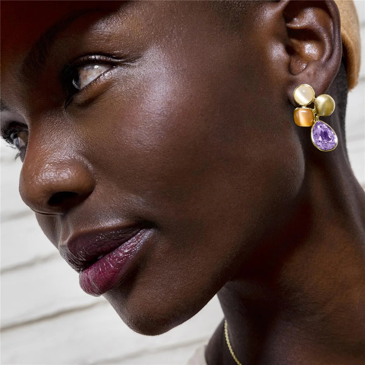 Pendientes Vargae acabados en oro amarillo 18K - Vargae MORADO - Image 3