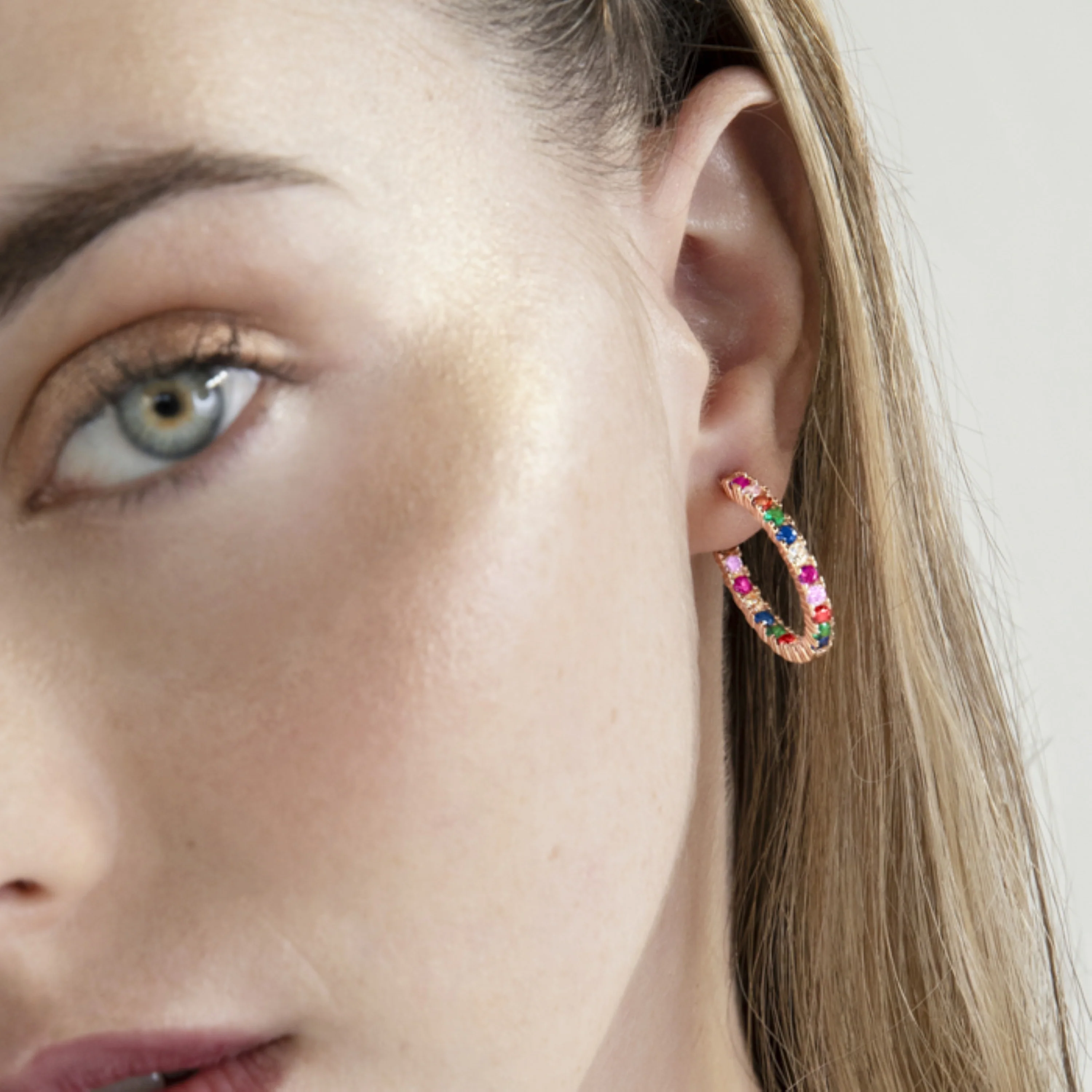 Pendientes de Plata de Ley 925 con Circonita Multicolor acabados en oro rosa 18K - Vyamba - Image 4
