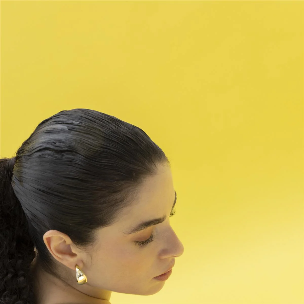 Pendientes Wanisdi acabado oro amarillo 18k - 24mm - Wanisdi AMARILLO - Image 4