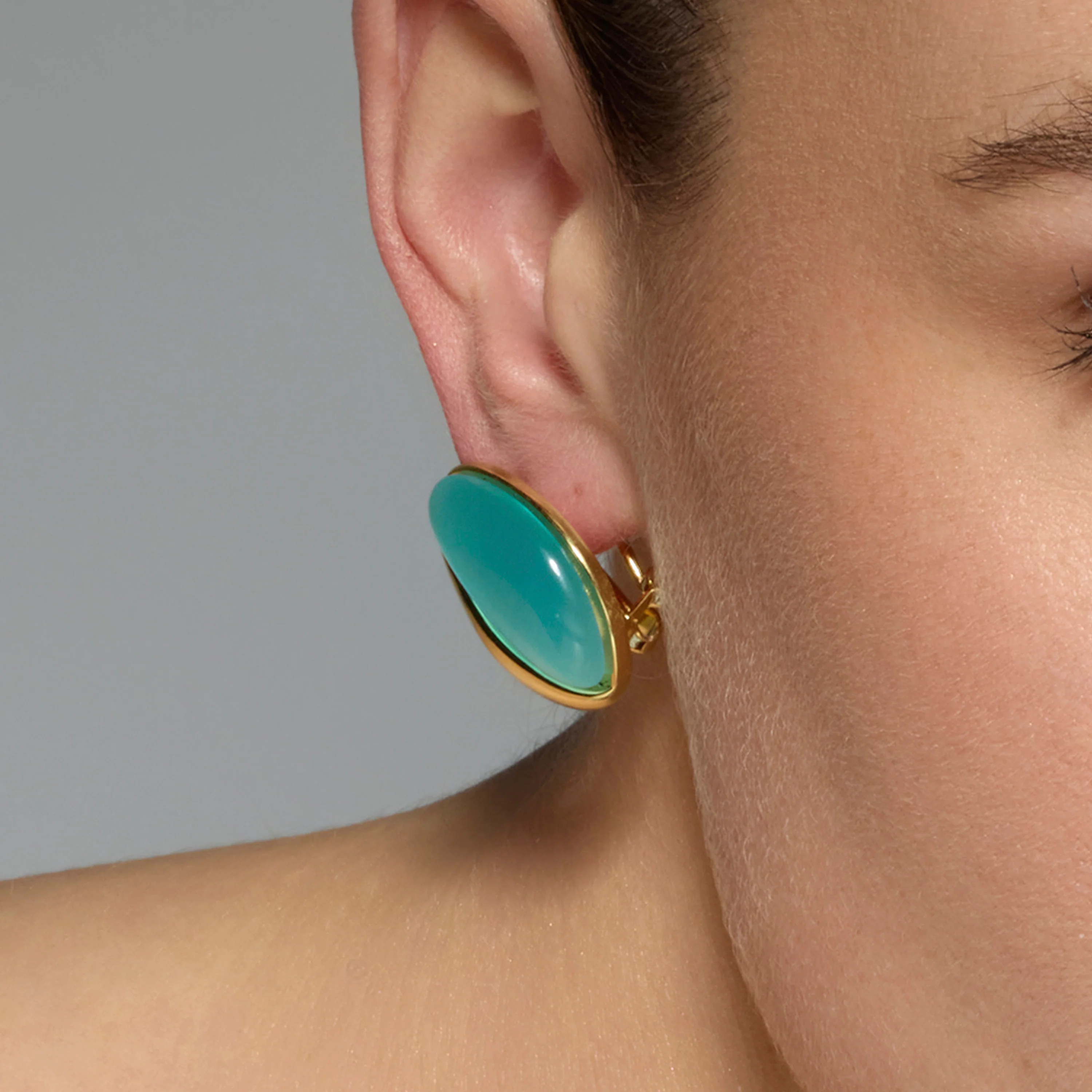 Pendientes acabado oro amarillo de 18k y Ojo de Gato Verde - Xorai - Image 4