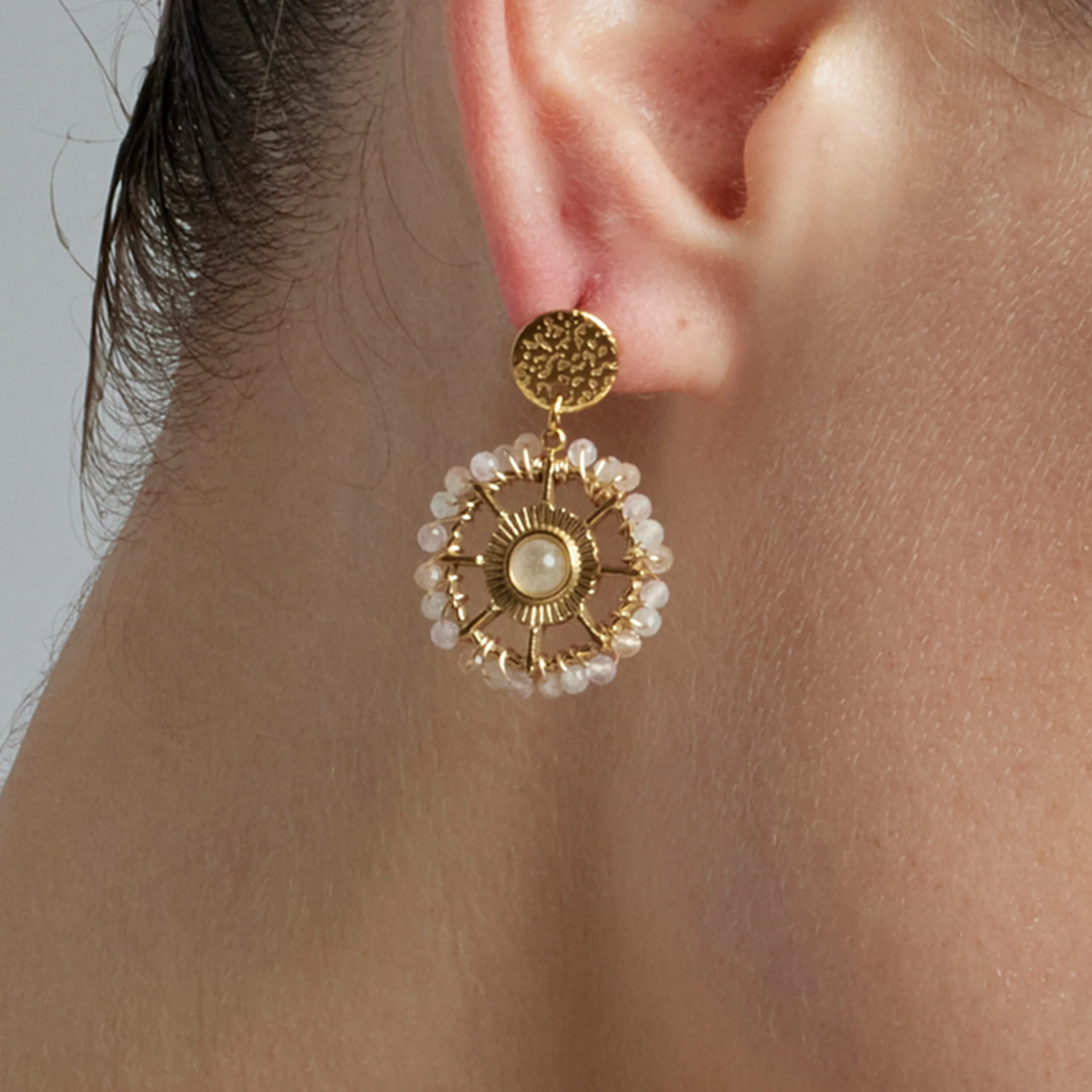 Pendientes con Cristal Azul acabado oro 18k - Yakde - Image 3