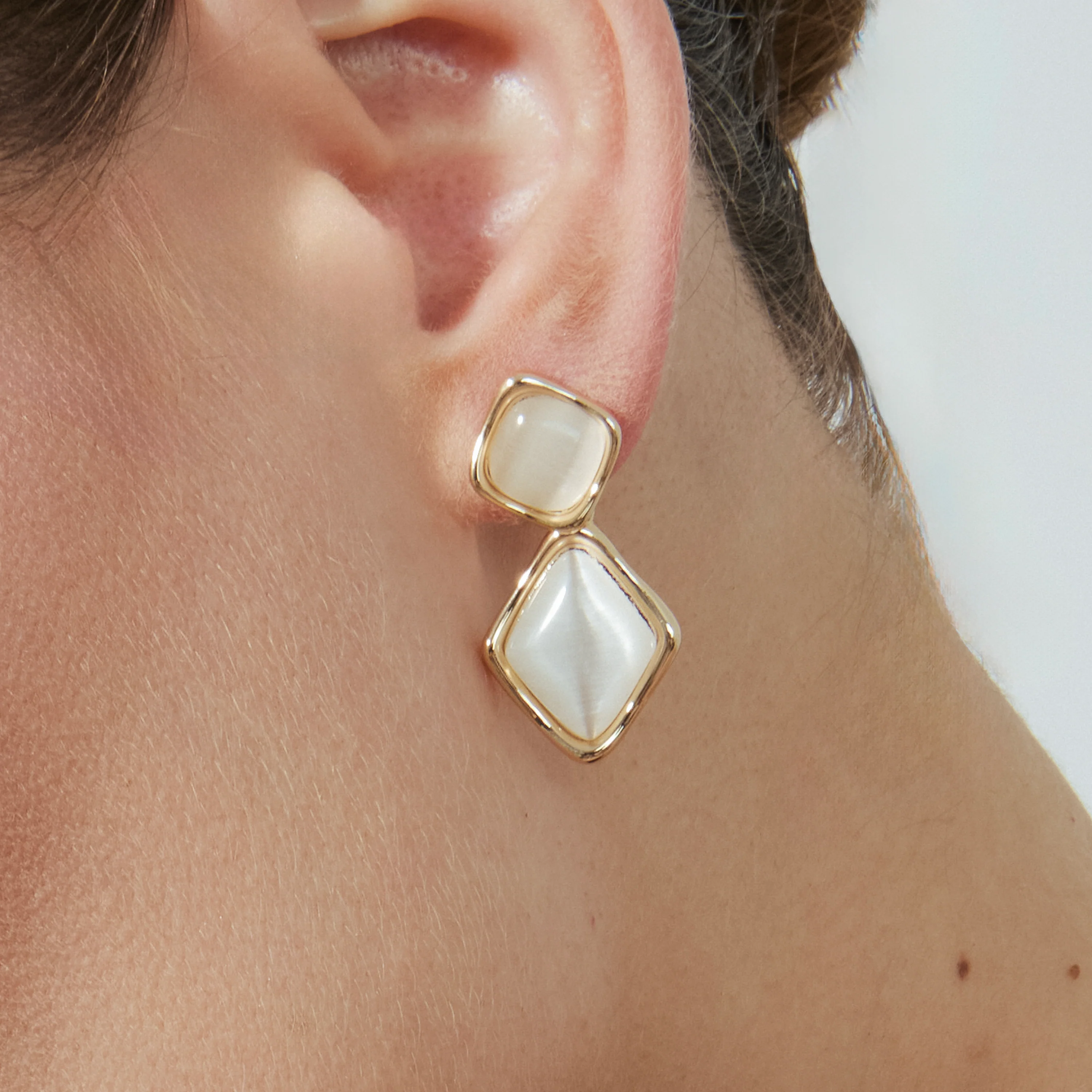 Pendientes de Madreperla Blanca acabados en oro amarillo 18K - Zahere - Image 3