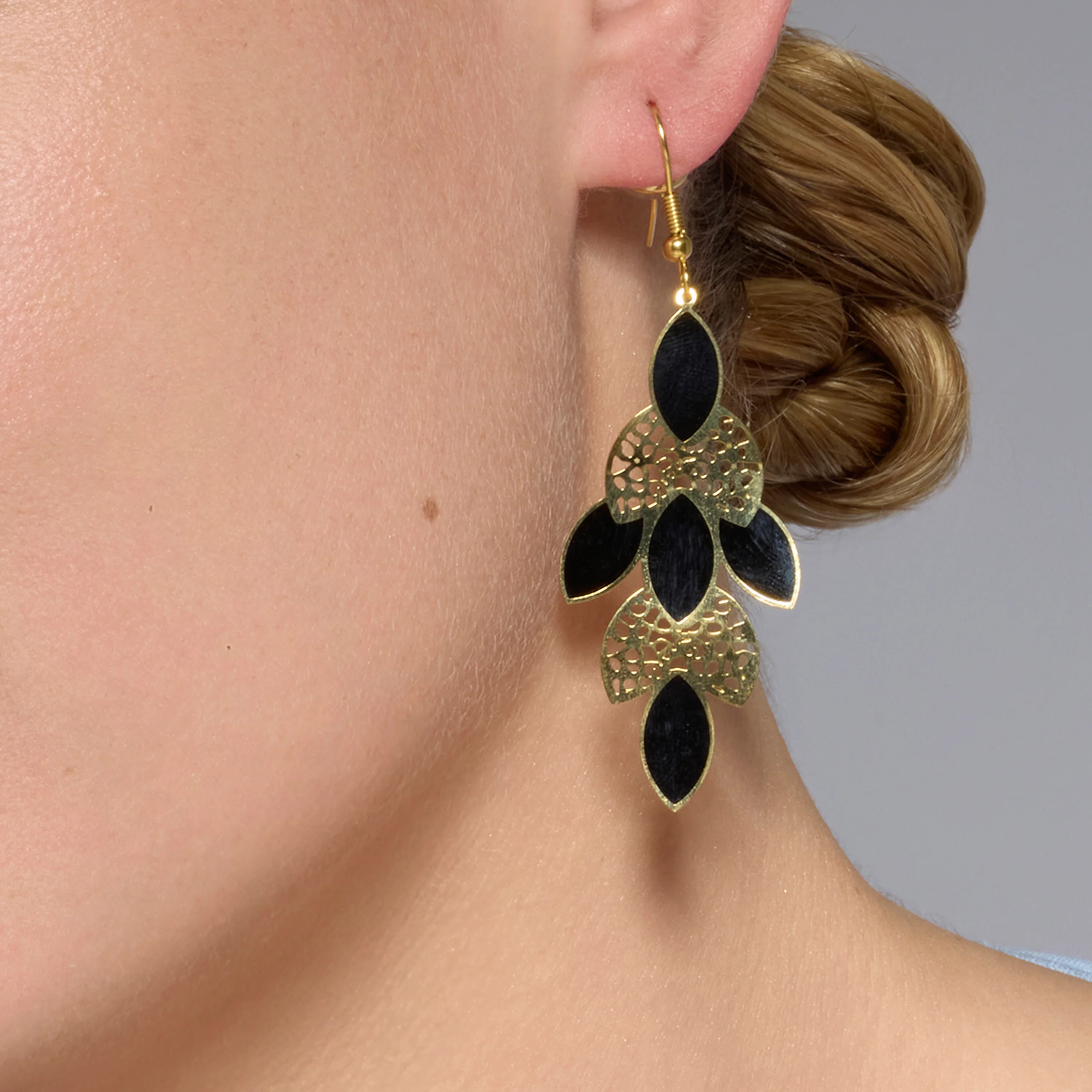 Pendientes acabado oro amarillo de 18k y Lacado Negro - Zamku - Image 3