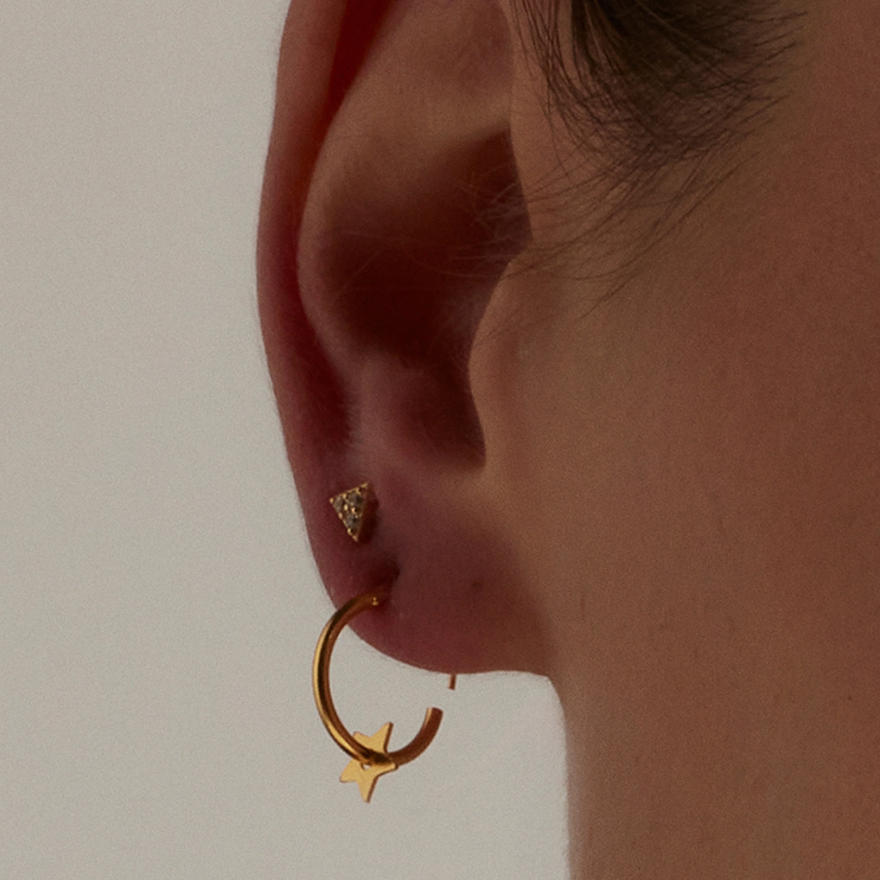 Piercing de Plata de Ley 925 con Circonita Brillante acabado en oro amarillo 18K - Calye - Image 4