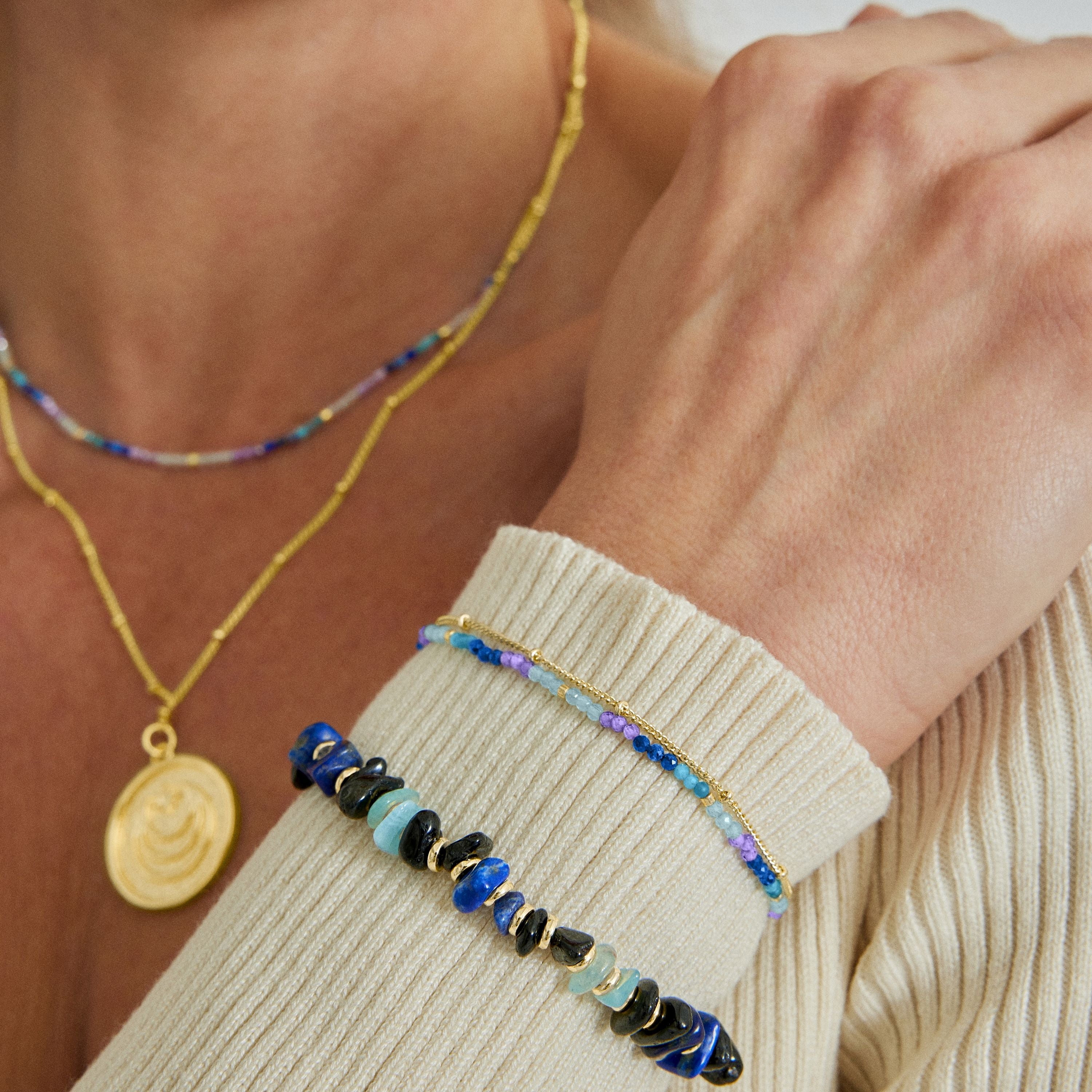 Pulsera de Cristal Azul Oscuro acabada en oro amarillo 18K - Aiel - Image 6