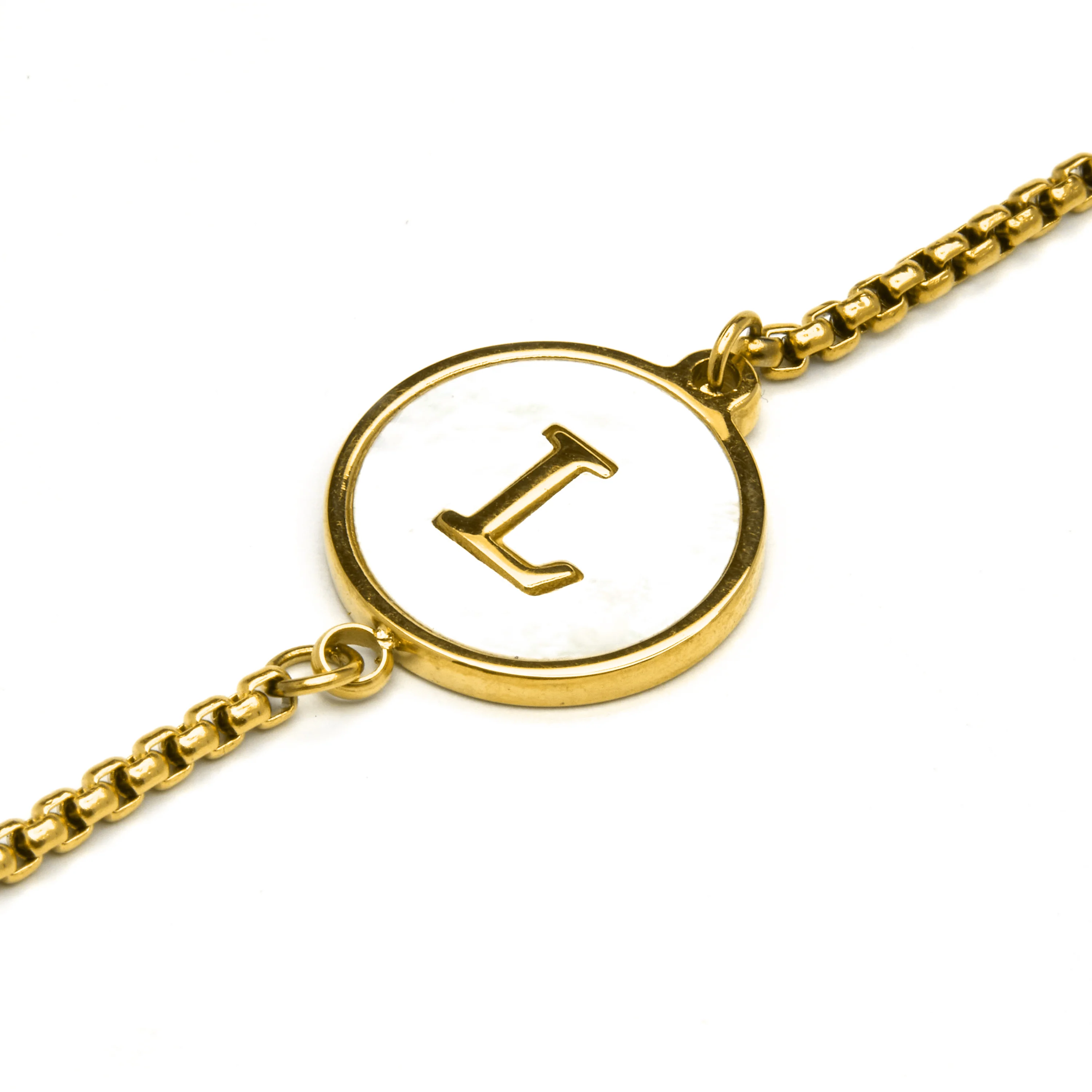 Pulsera de Madreperla Blanca acabada en oro amarillo 18K - Alphabet - Image 5