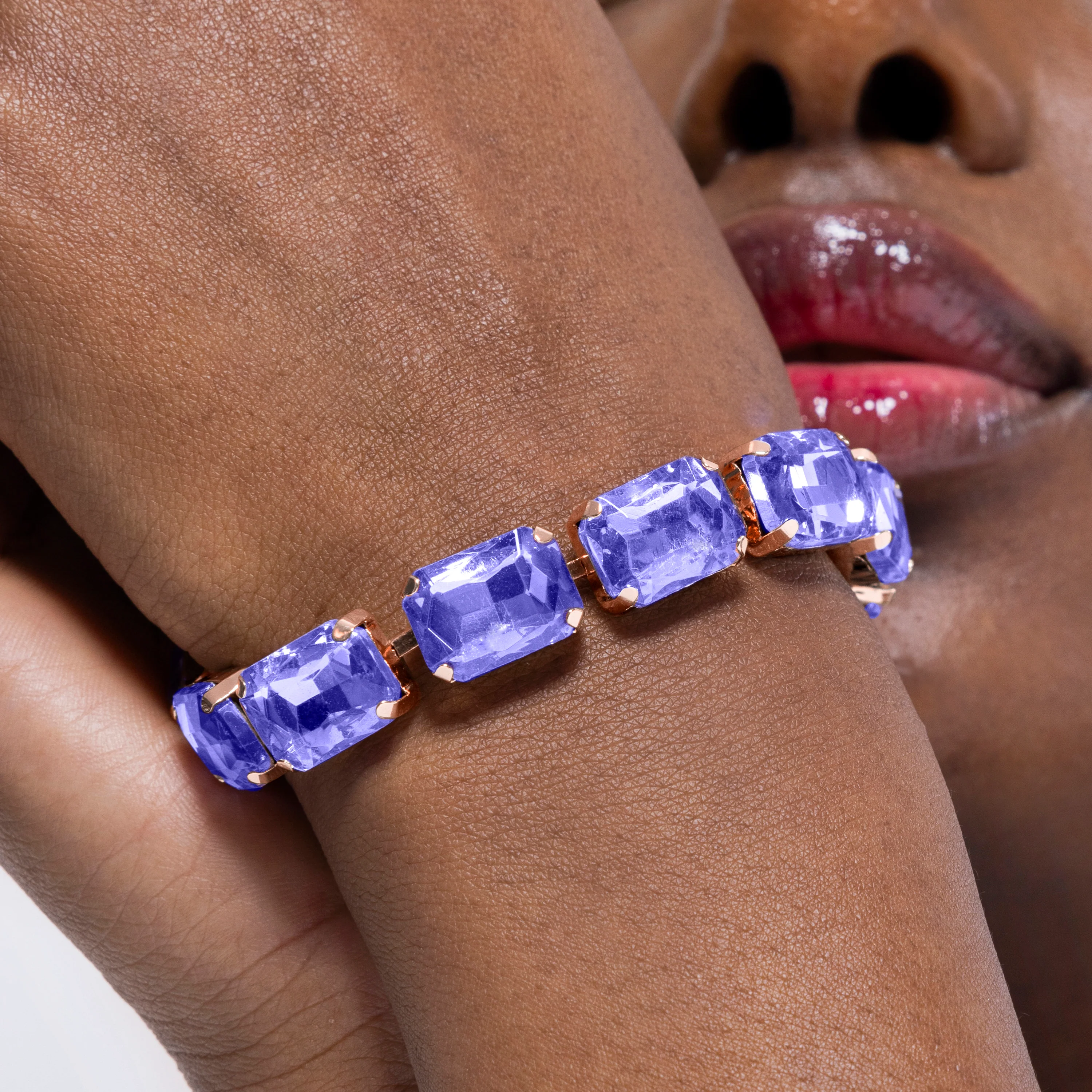 Pulsera de Cristal Morado acabada en oro amarillo 18K - Ankek - Image 3