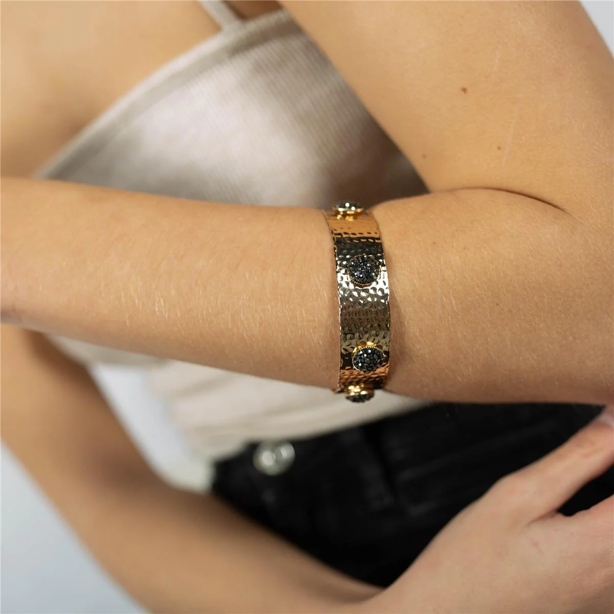 Pulsera Dakru acabado en Oro Amarillo de 18 Kts - Dakru NEGRO - Image 2