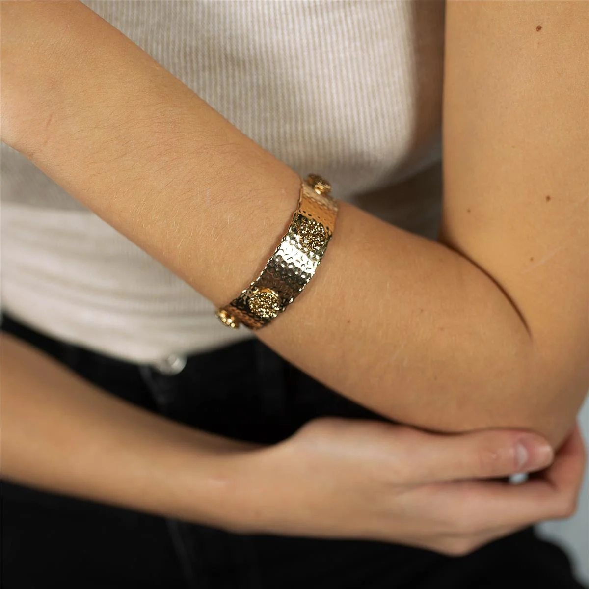 Pulsera Dakru acabado en Oro Amarillo de 18 Kts - Dakru MARRON - Image 2