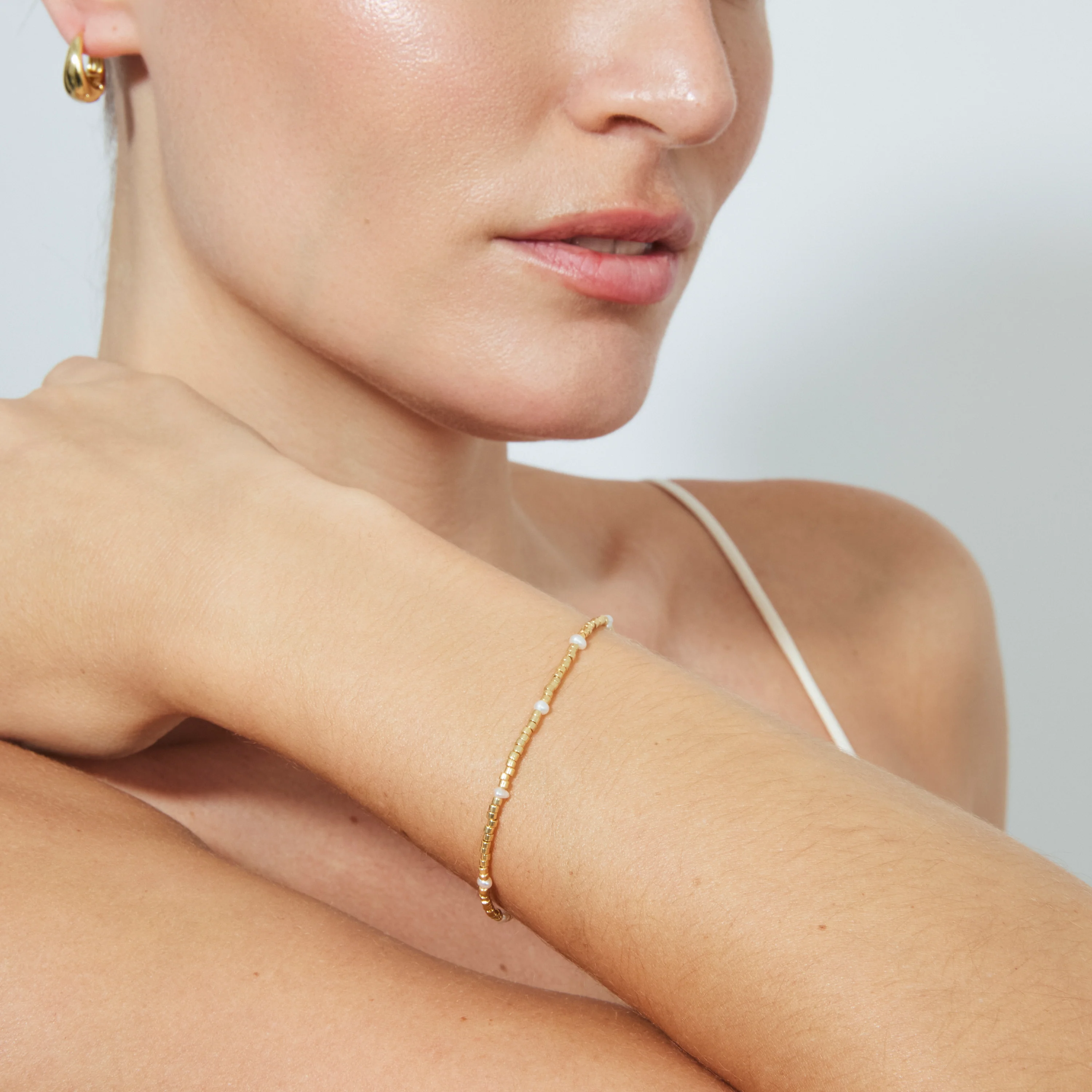 Pulsera de Plata de Ley 925 y Lacado Blanco acabado en oro amarillo de 18k - Fahkia - Image 4