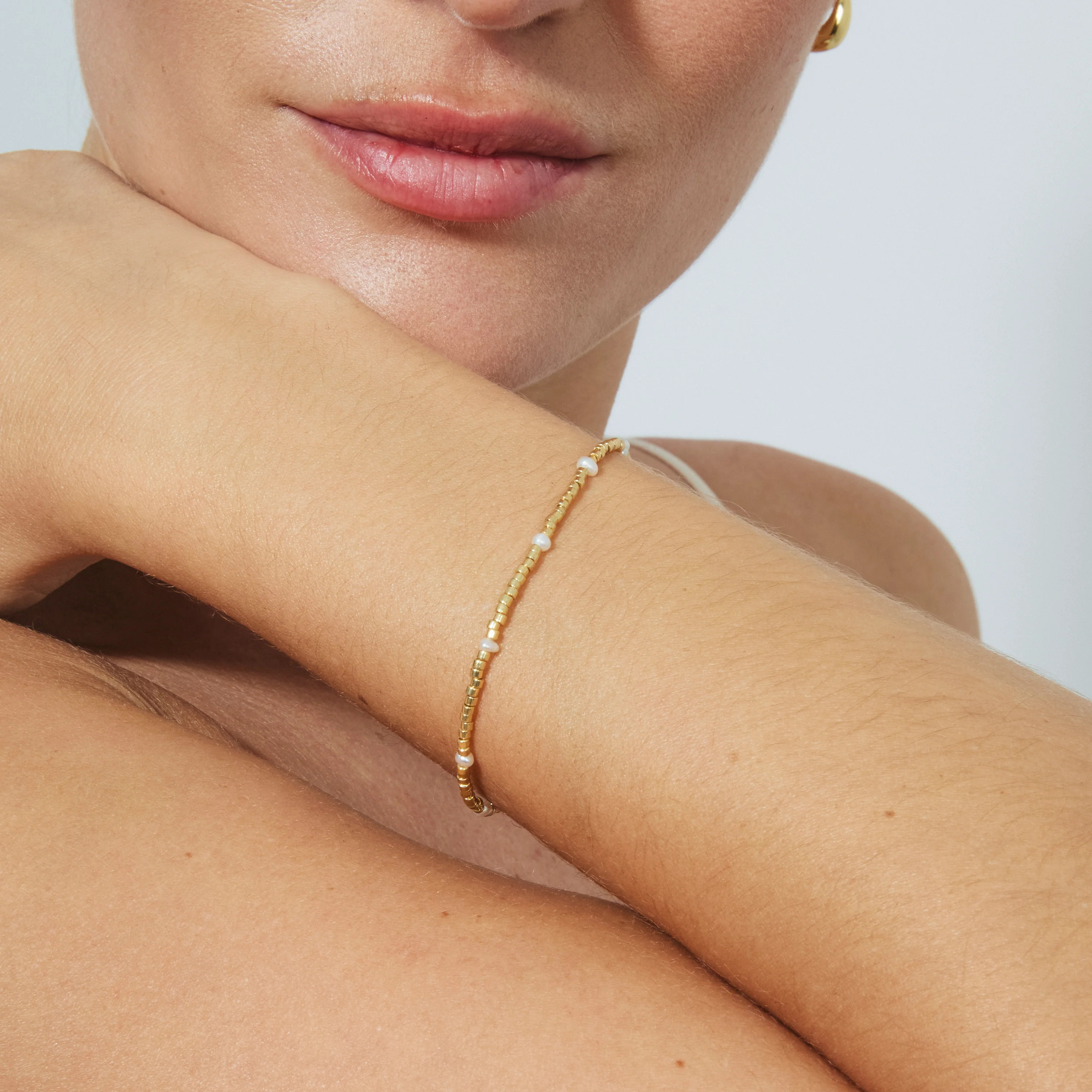 Pulsera de Plata de Ley 925 y Lacado Blanco acabado en oro amarillo de 18k - Fahkia - Image 5