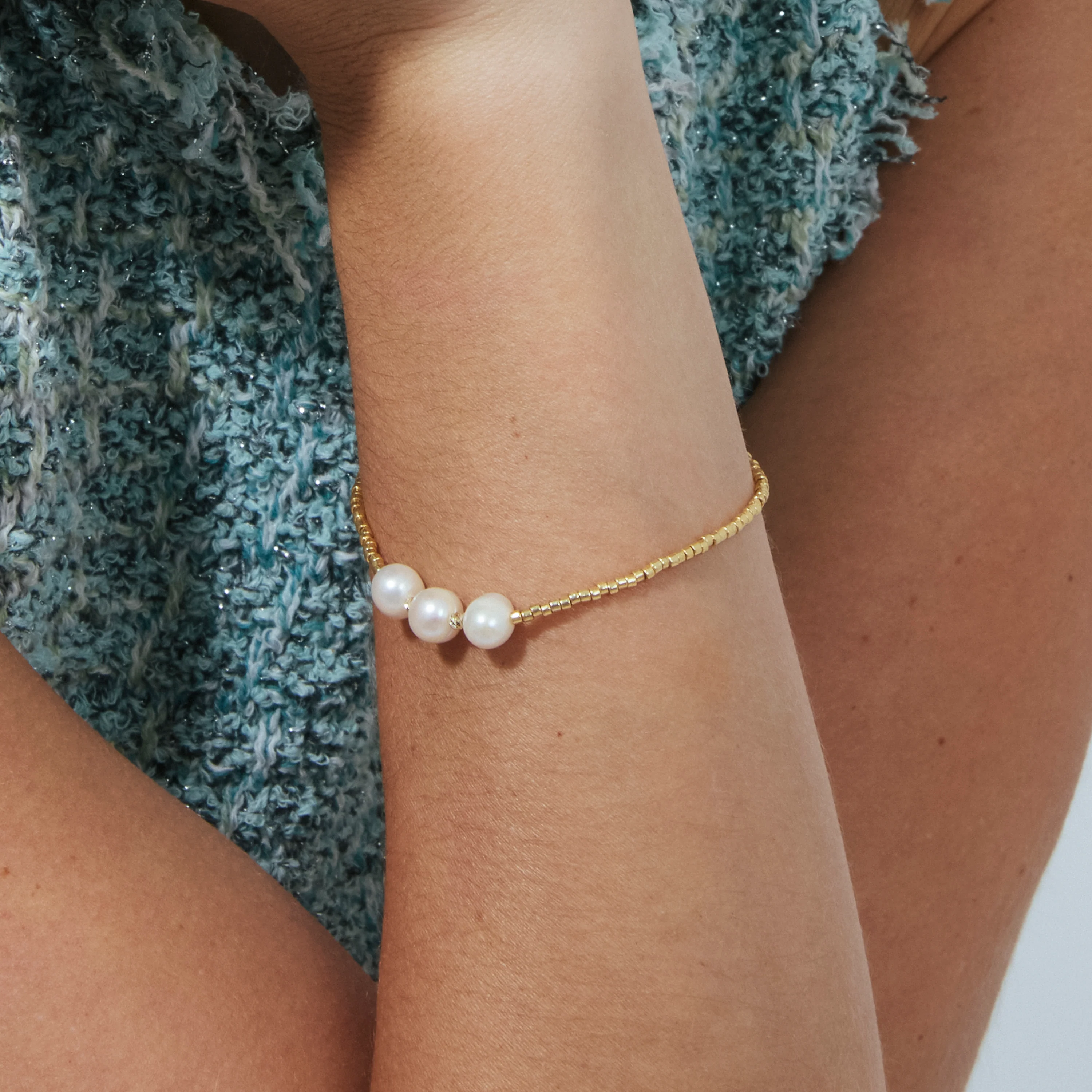 Pulsera de Plata de Ley 925 y Perla Blanca acabado en oro amarillo de 18k - Oschu - Image 4