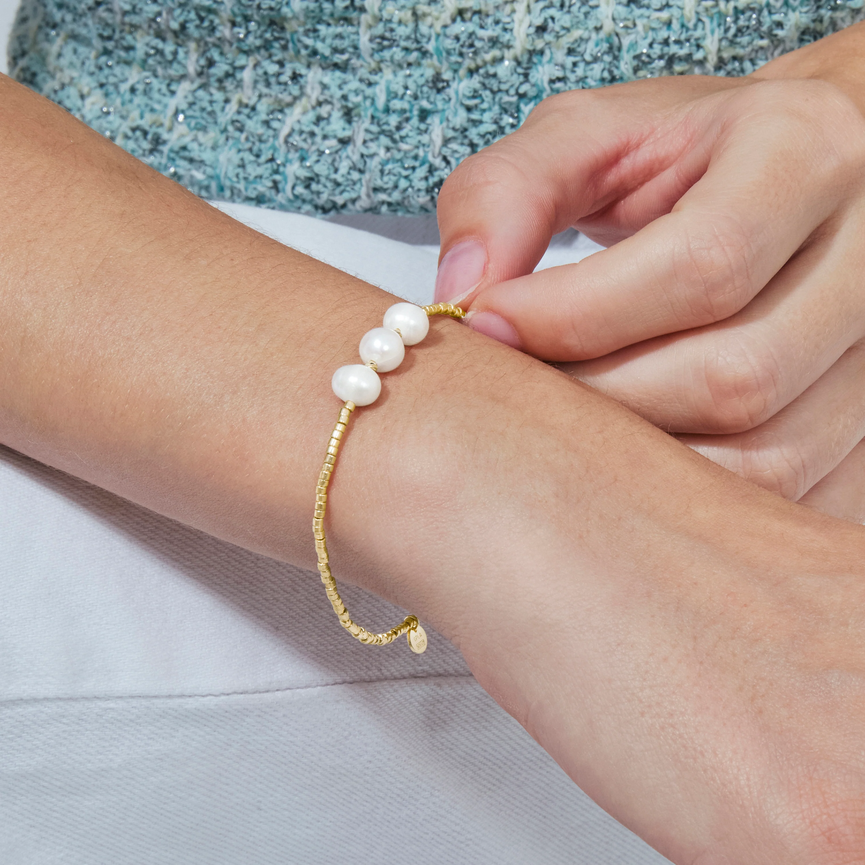 Pulsera de Plata de Ley 925 y Perla Blanca acabado en oro amarillo de 18k - Oschu - Image 6