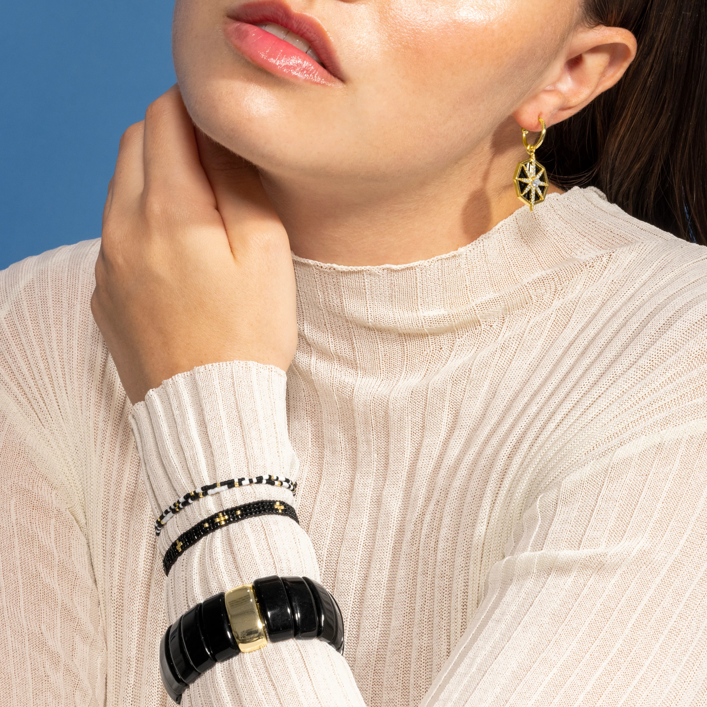 Pulsera con Cristal Negro acabado oro 18k - Furie - Image 6