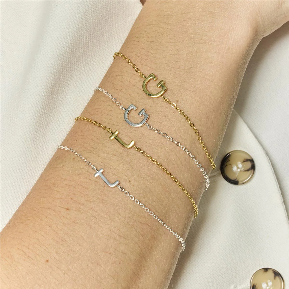 Pulsera Alphabet acabado oro 18k - G AMARILLO - Image 3