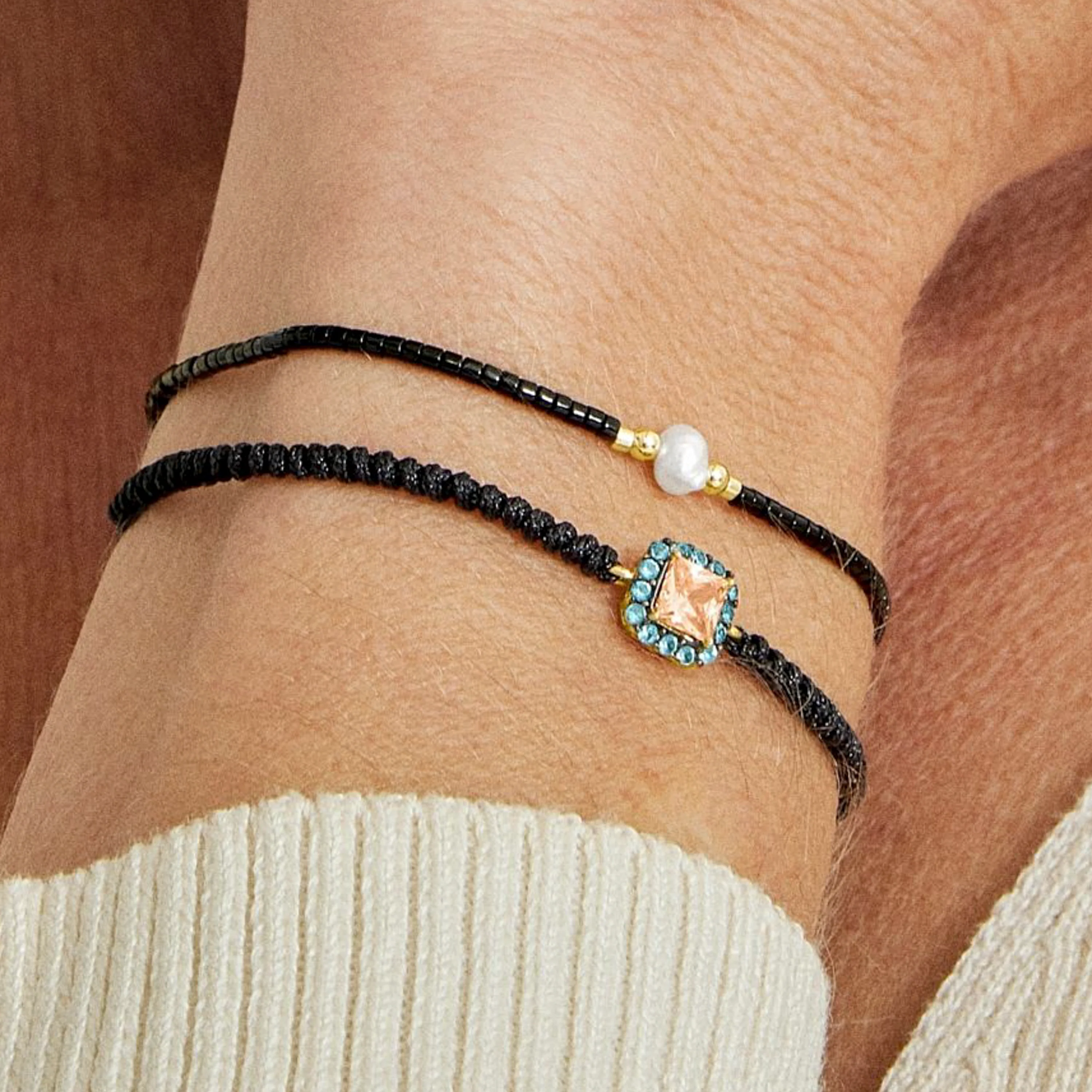 Pulsera de Plata de Ley 925 con Perla Blanca acabada en oro amarillo 18K - Isrha - Image 3