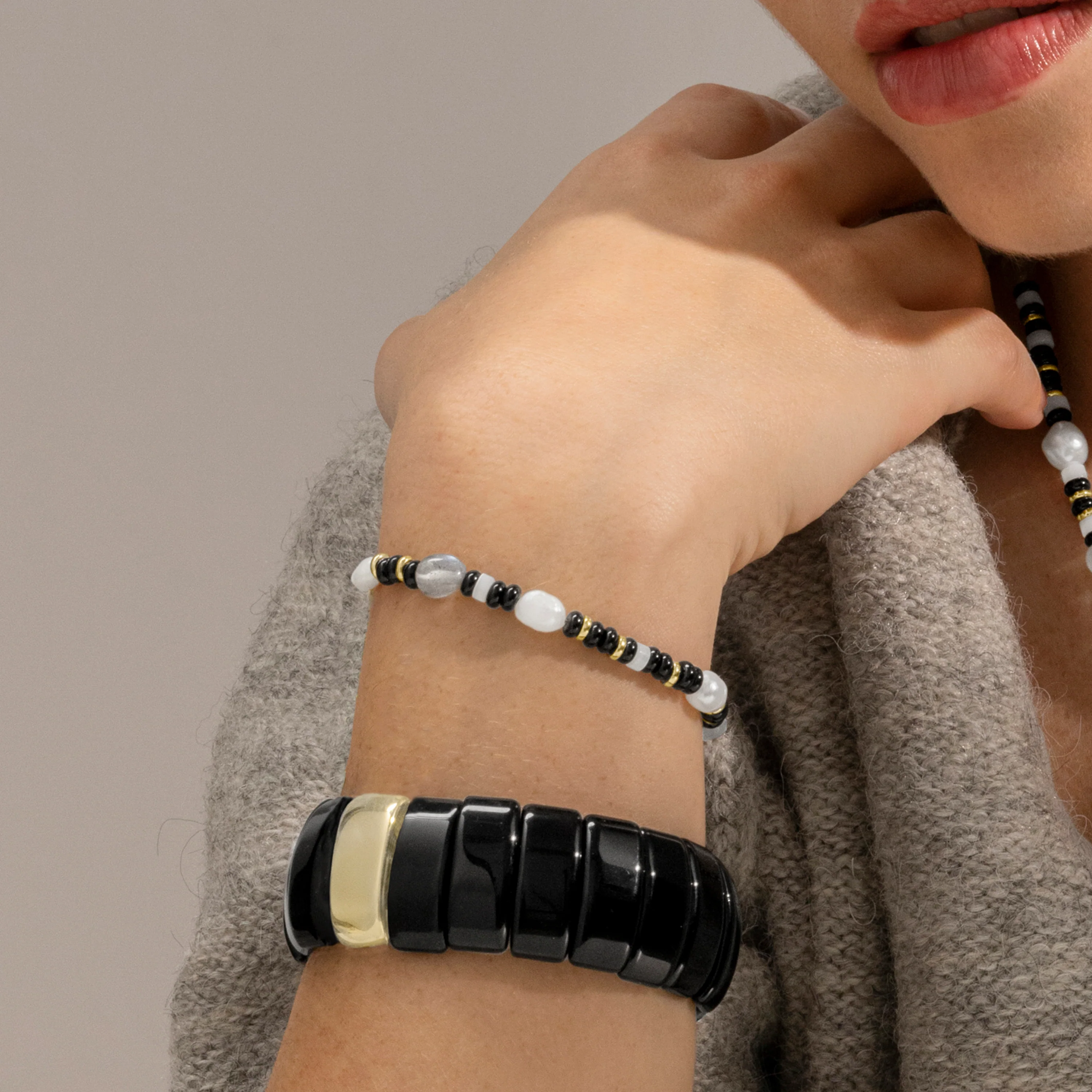 Pulsera con Onix acabado oro 18k - Olahte - Image 4