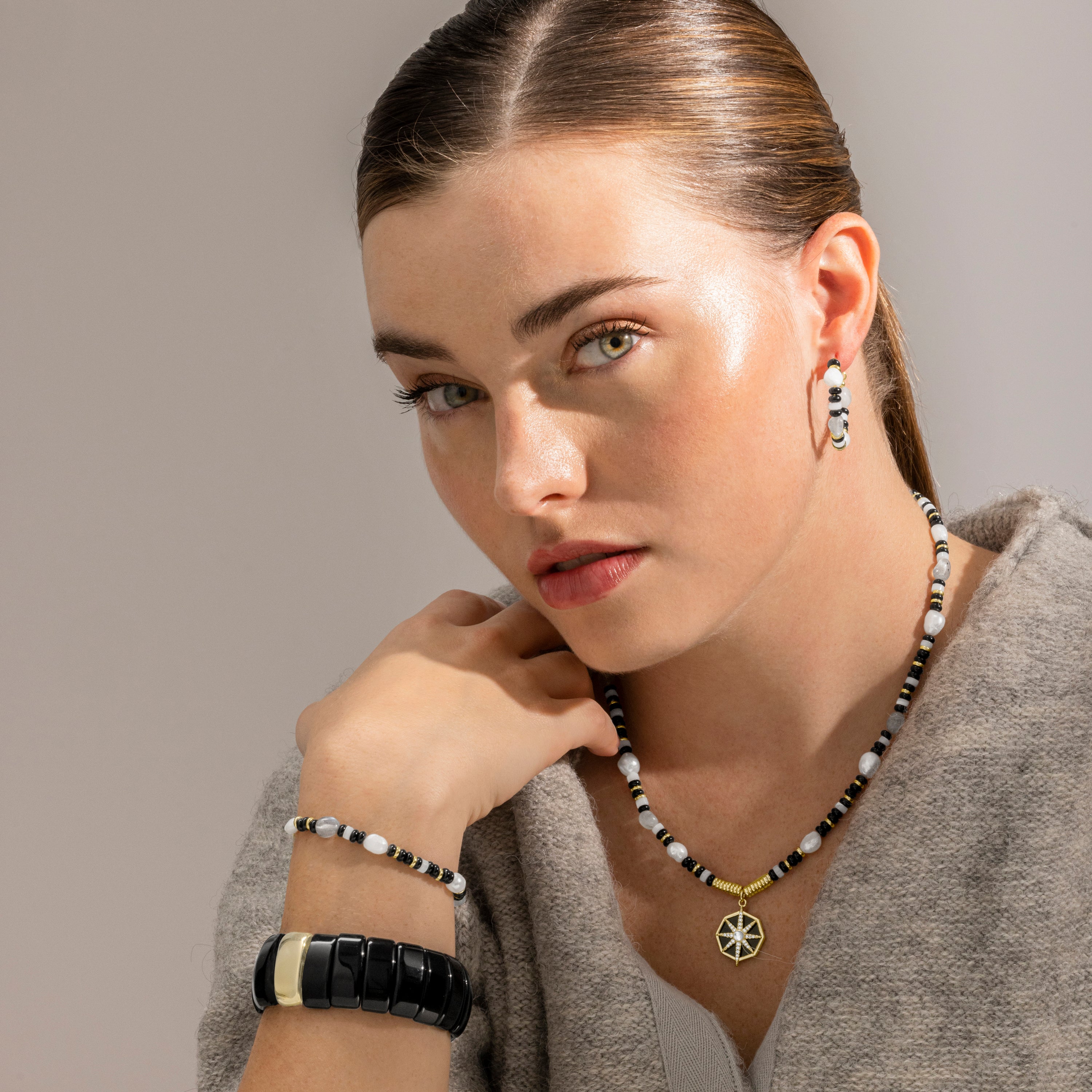 Pulsera con Onix acabado oro 18k - Olahte - Image 6