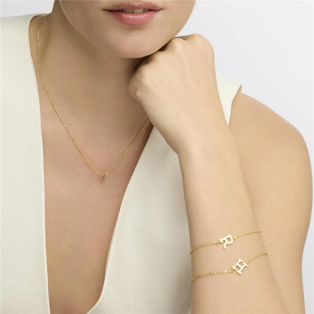 Pulsera Alphabet acabado oro 18k - R AMARILLO - Image 3
