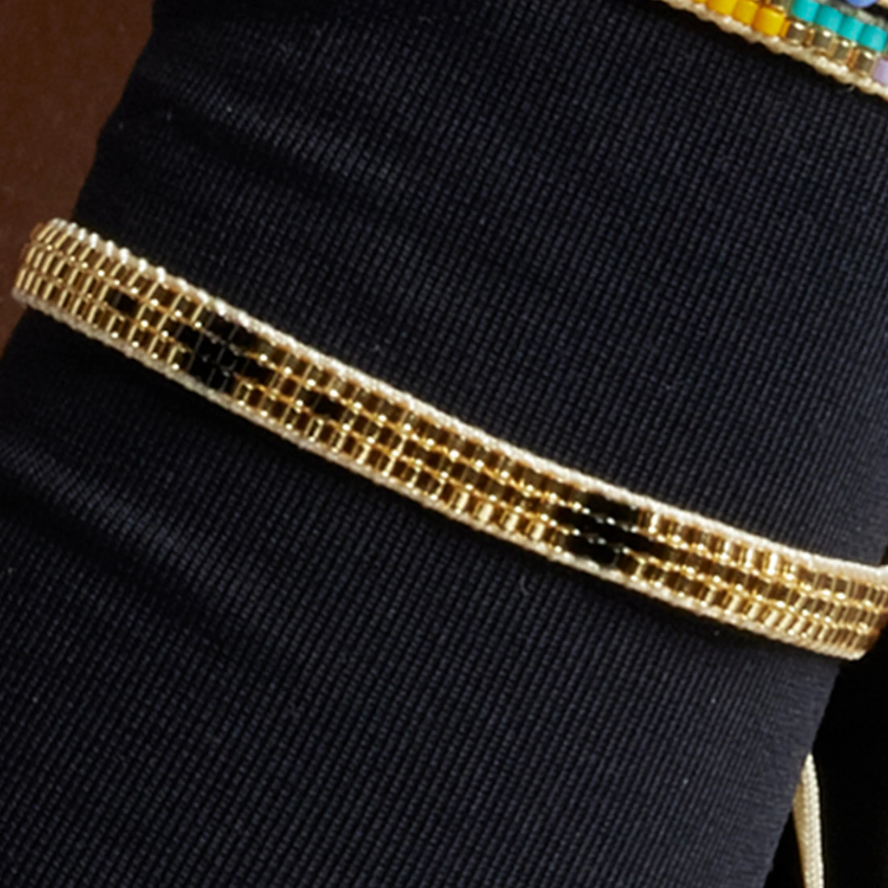 Pulsera con Cristal Negro acabado oro 18k - Sagruk - Image 3