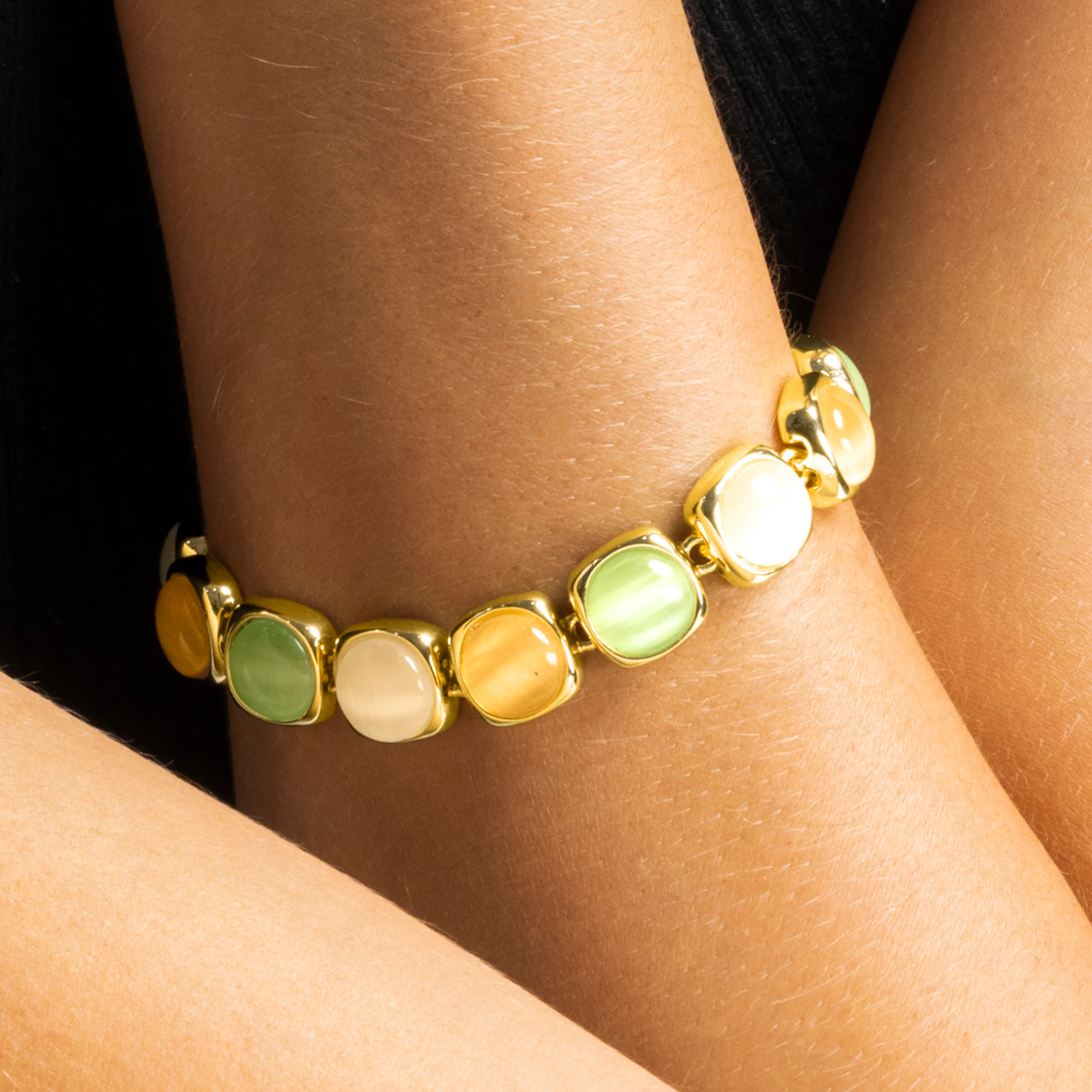 Pulsera con Ojo de Gato Multicolor acabado oro 18k - Shureo - Image 3