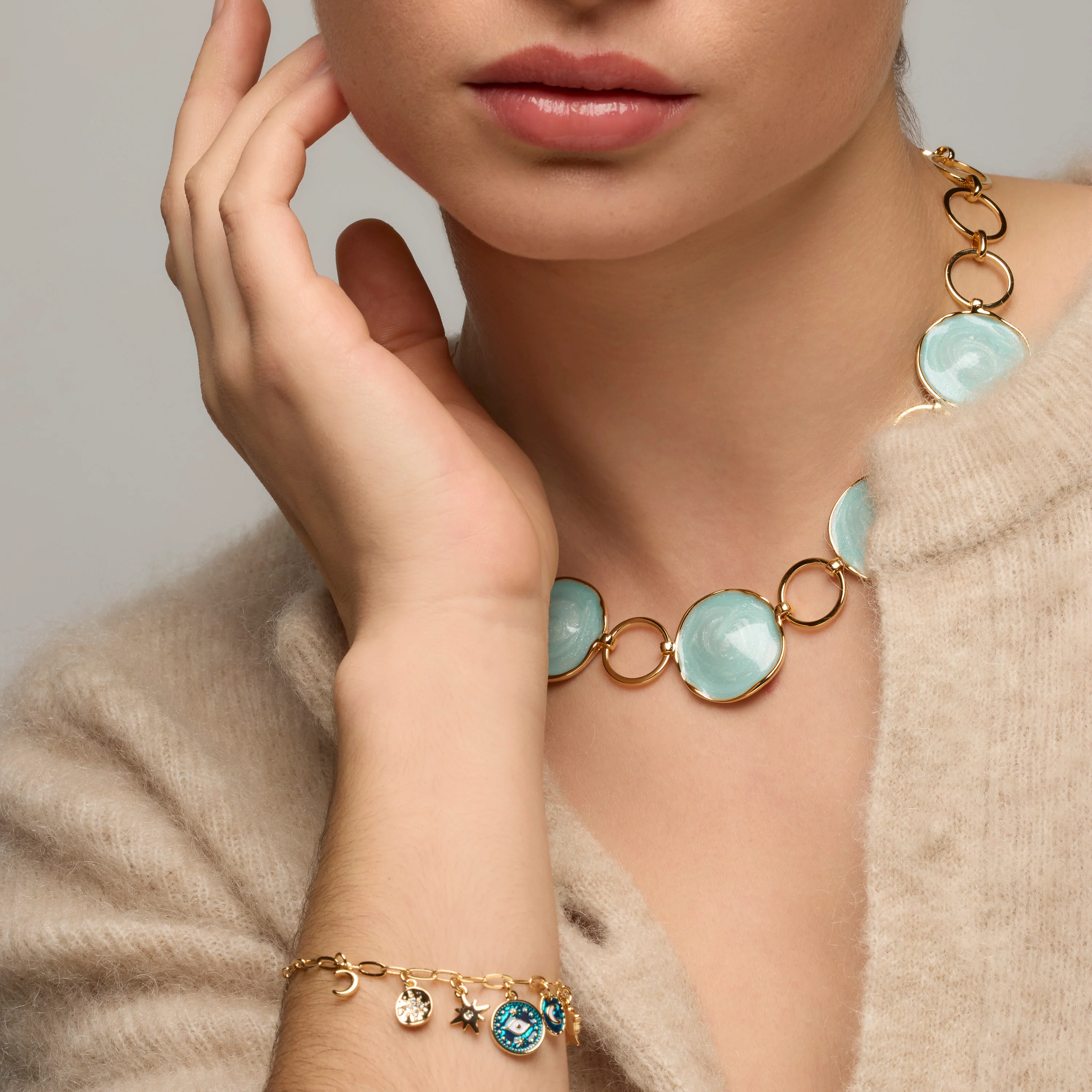 Pulsera acabado oro amarillo de 18k y Resina Azul - Wiwik - Image 2